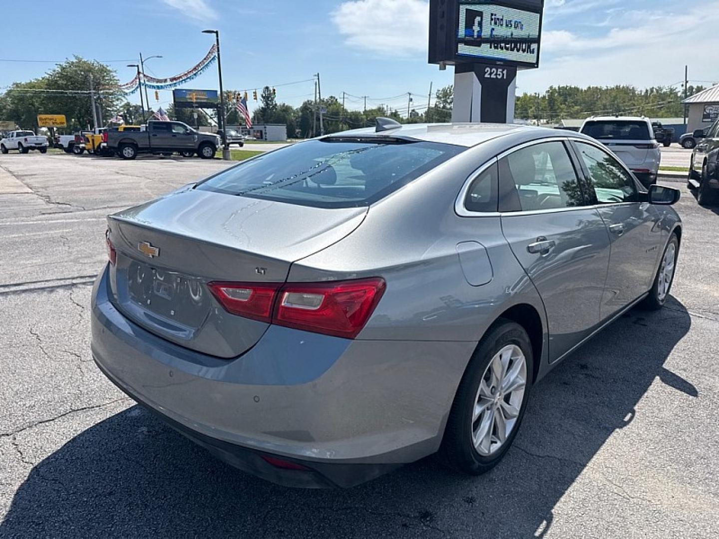 2024 GRAY /BLACK Chevrolet Malibu 1LT (1G1ZD5ST6RF) with an 1.5L L4 DOHC 16V engine, 6A transmission, located at 3304 Woodville Road, Northwood, OH, 43619, (419) 210-8019, 41.612694, -83.480743- Photo#4