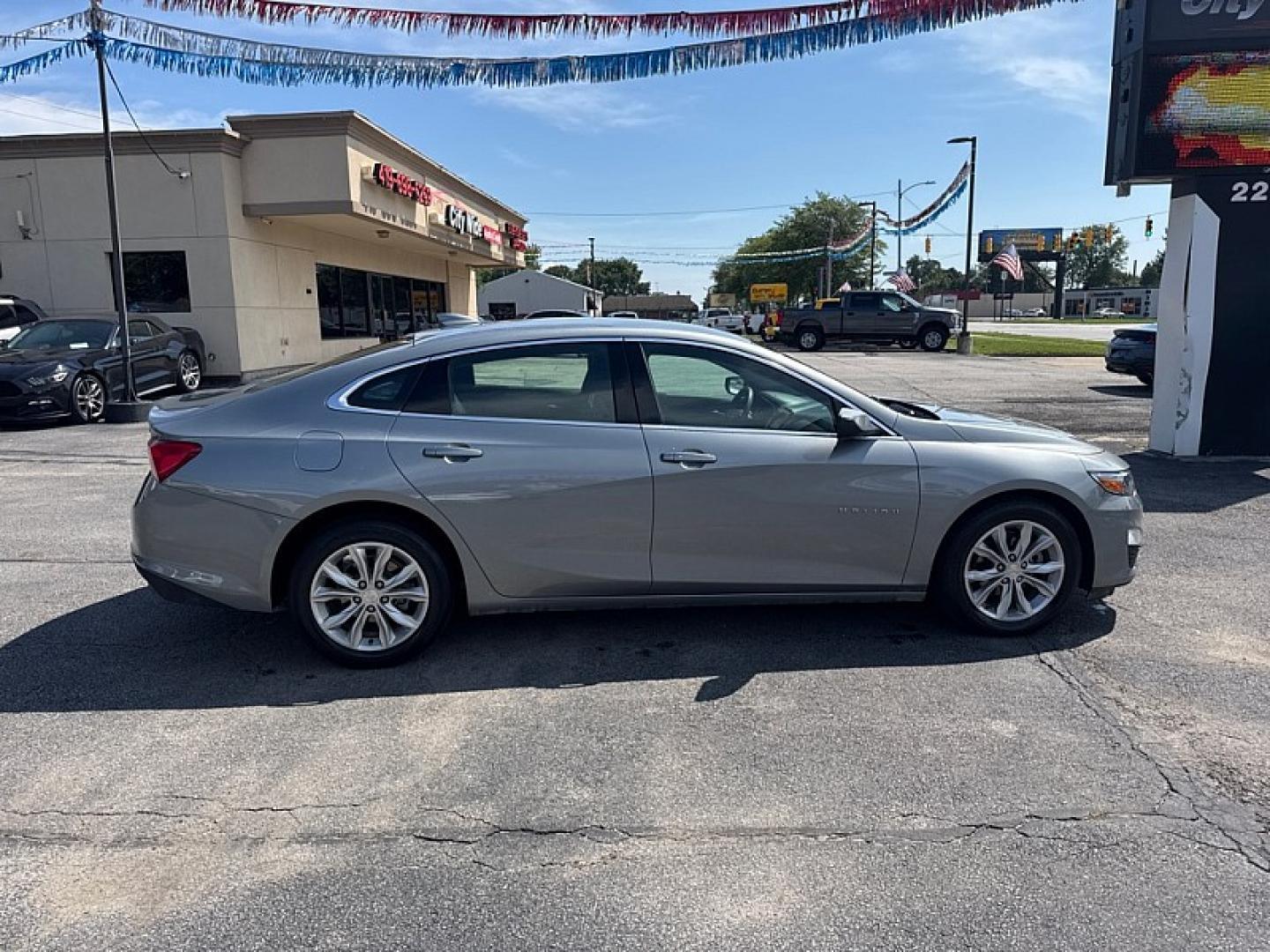 2024 GRAY /BLACK Chevrolet Malibu 1LT (1G1ZD5ST6RF) with an 1.5L L4 DOHC 16V engine, 6A transmission, located at 3304 Woodville Road, Northwood, OH, 43619, (419) 210-8019, 41.612694, -83.480743- Photo#5