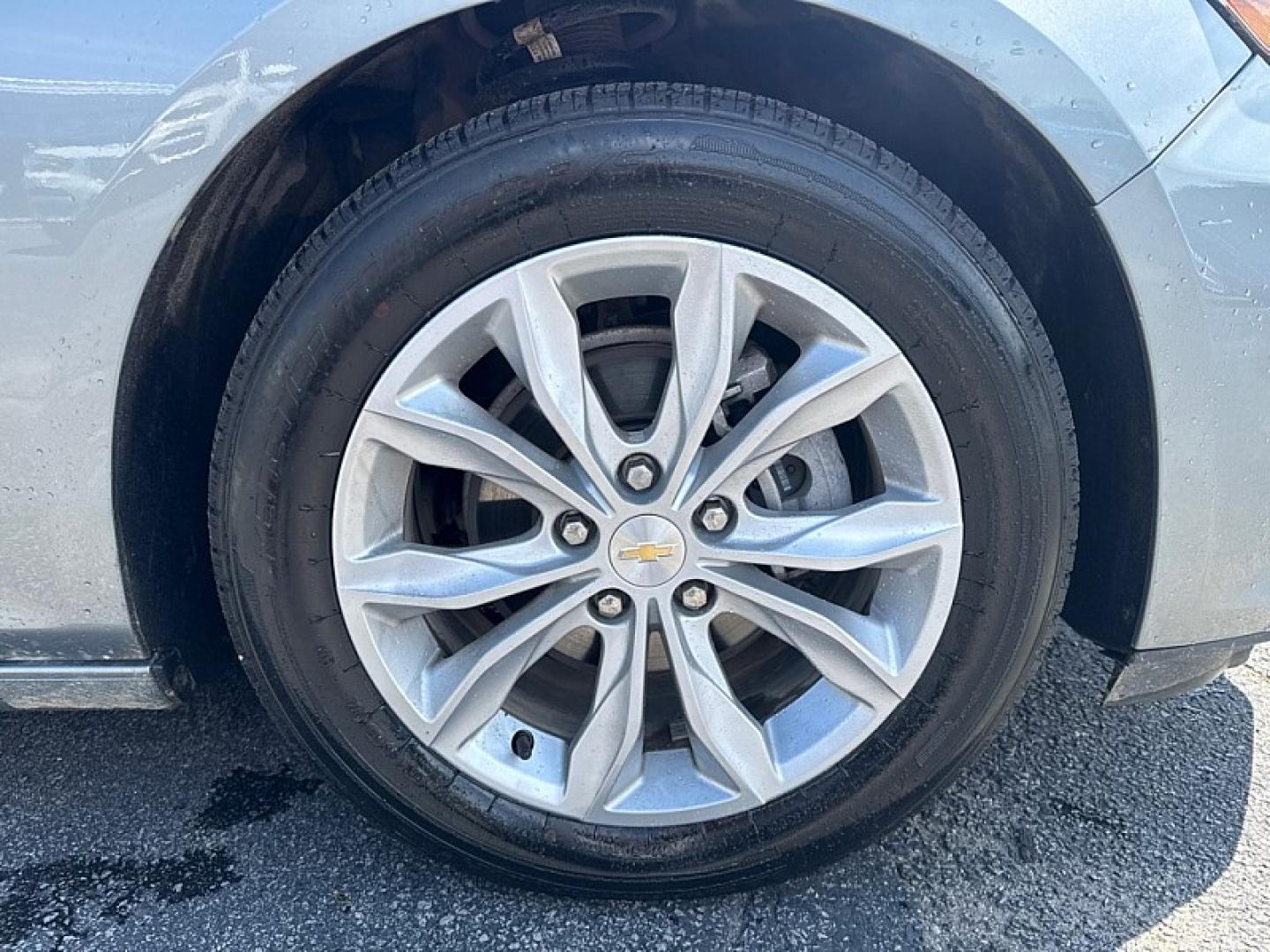2024 GRAY /BLACK Chevrolet Malibu 1LT (1G1ZD5ST6RF) with an 1.5L L4 DOHC 16V engine, 6A transmission, located at 3304 Woodville Road, Northwood, OH, 43619, (419) 210-8019, 41.612694, -83.480743- Photo#17