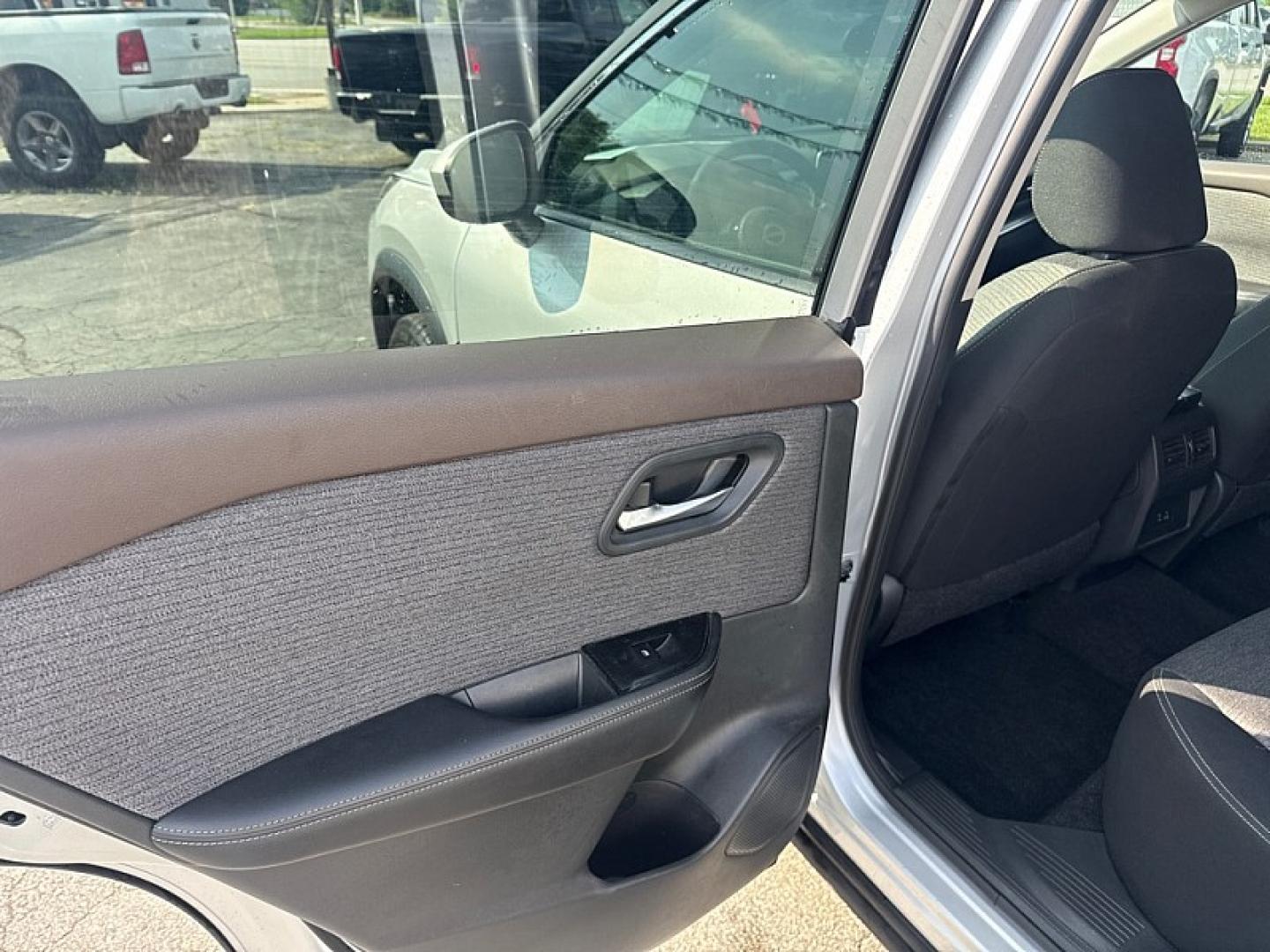 2023 SILVER /BLACK Nissan Rogue SV (5N1BT3BA6PC) with an 2.5L L4 DOHC 16V engine, CVT transmission, located at 3304 Woodville Road, Northwood, OH, 43619, (419) 210-8019, 41.612694, -83.480743 - Your #1 Destination for Auto Loans and mdash;No Matter Your Credit!At our dealership, we believe everyone deserves the opportunity to drive their dream car and mdash;whether you have good credit, bad credit, or no credit at all. With a wide selection of hundreds of cars, trucks, and SUVs, you'll fin- Photo#10