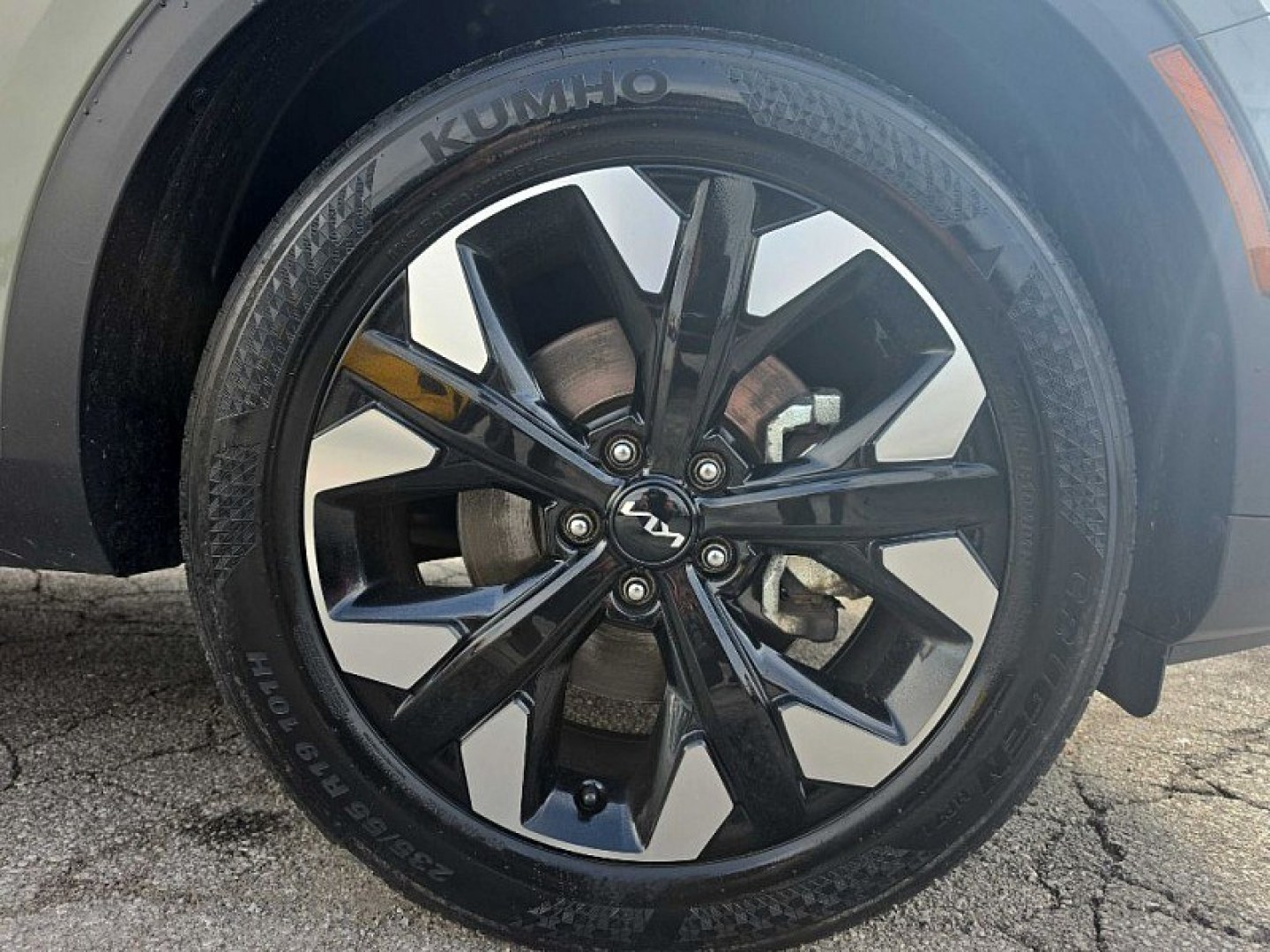2023 GREEN Kia Sportage X Line AWD (5XYK6CAF1PG) with an 2.4L V6 DOHC 24V engine, 6A transmission, located at 3304 Woodville Road, Northwood, OH, 43619, (419) 210-8019, 41.612694, -83.480743 - Your #1 Destination for Auto Loans and mdash;No Matter Your Credit!At our dealership, we believe everyone deserves the opportunity to drive their dream car and mdash;whether you have good credit, bad credit, or no credit at all. With a wide selection of hundreds of cars, trucks, and SUVs, you'll fin- Photo#17