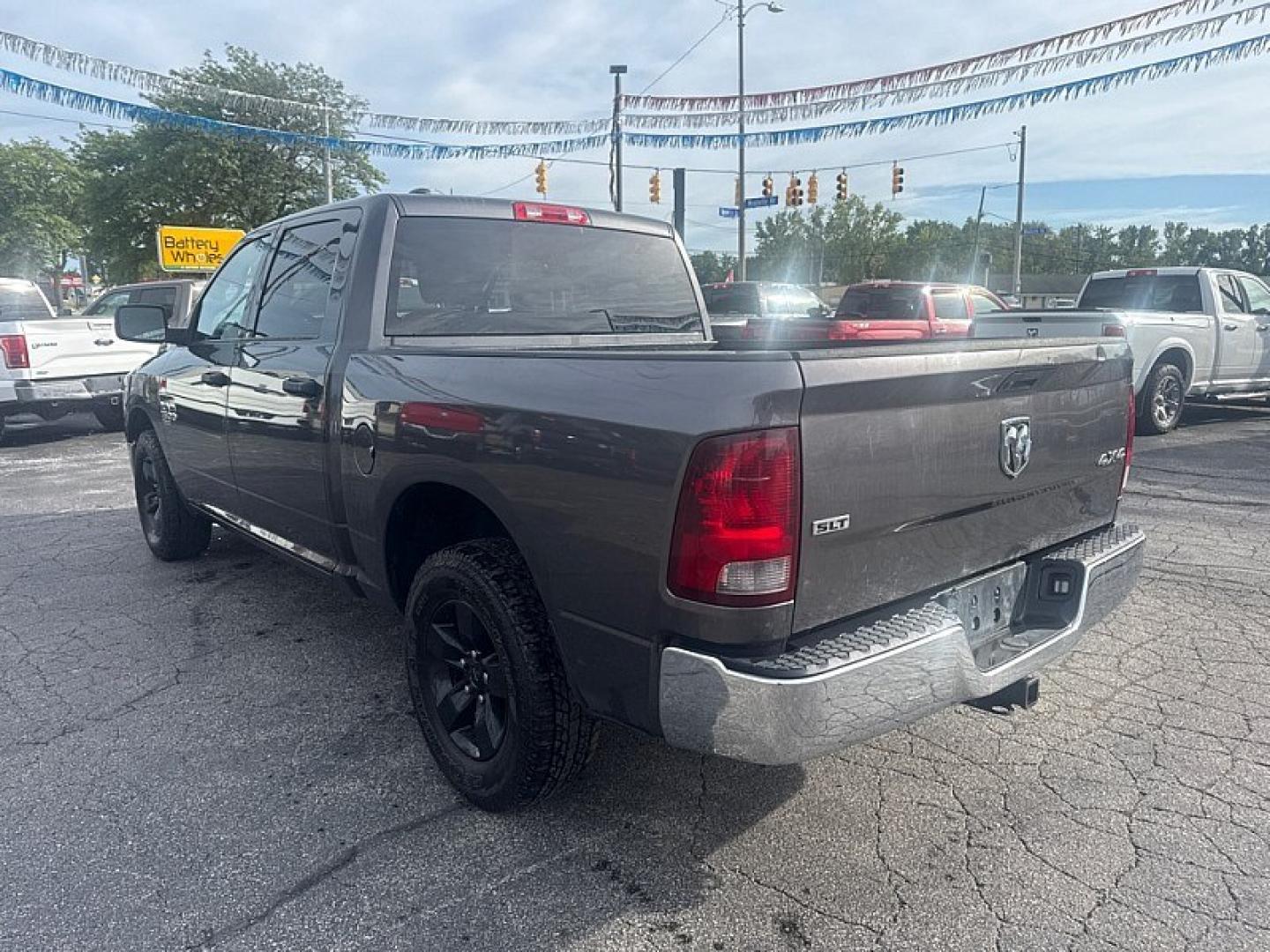 2022 GRAY /GRAY RAM 1500 Classic Tradesman Crew Cab SWB 4WD (1C6RR7LGXNS) with an 3.6L V6 DOHC 24V FFV engine, 8A transmission, located at 3304 Woodville Road, Northwood, OH, 43619, (419) 210-8019, 41.612694, -83.480743 - Your #1 Destination for Auto Loans and mdash;No Matter Your Credit!At our dealership, we believe everyone deserves the opportunity to drive their dream car and mdash;whether you have good credit, bad credit, or no credit at all. With a wide selection of hundreds of cars, trucks, and SUVs, you'll fin- Photo#2