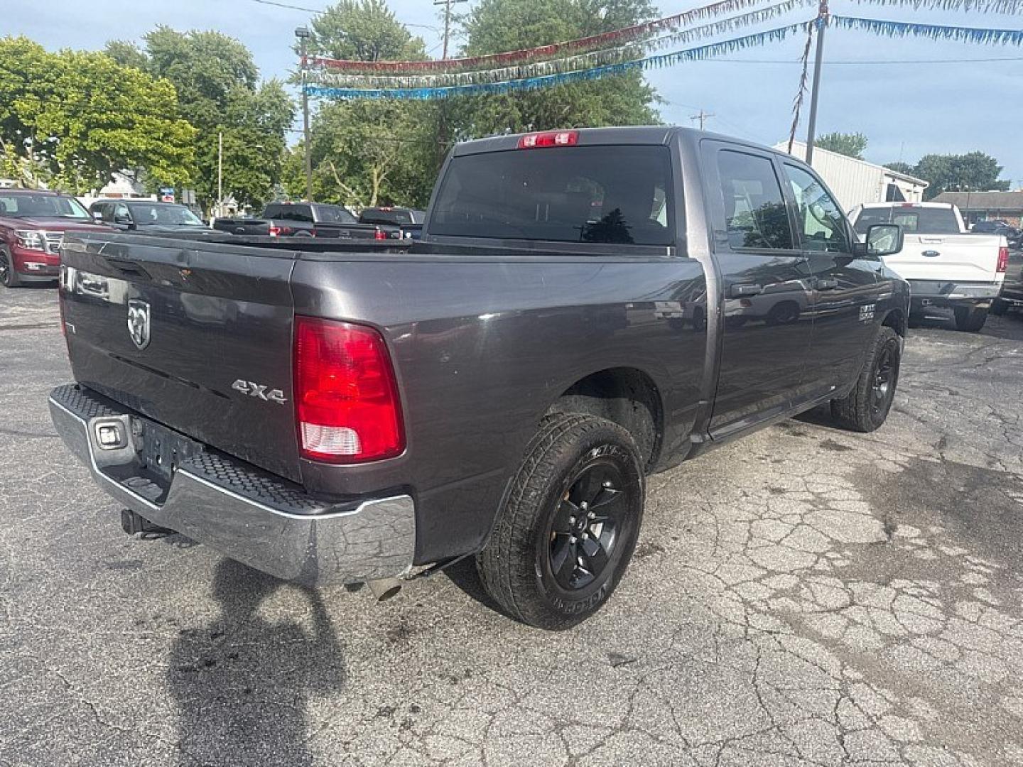 2022 GRAY /GRAY RAM 1500 Classic Tradesman Crew Cab SWB 4WD (1C6RR7LGXNS) with an 3.6L V6 DOHC 24V FFV engine, 8A transmission, located at 3304 Woodville Road, Northwood, OH, 43619, (419) 210-8019, 41.612694, -83.480743 - Your #1 Destination for Auto Loans and mdash;No Matter Your Credit!At our dealership, we believe everyone deserves the opportunity to drive their dream car and mdash;whether you have good credit, bad credit, or no credit at all. With a wide selection of hundreds of cars, trucks, and SUVs, you'll fin- Photo#4