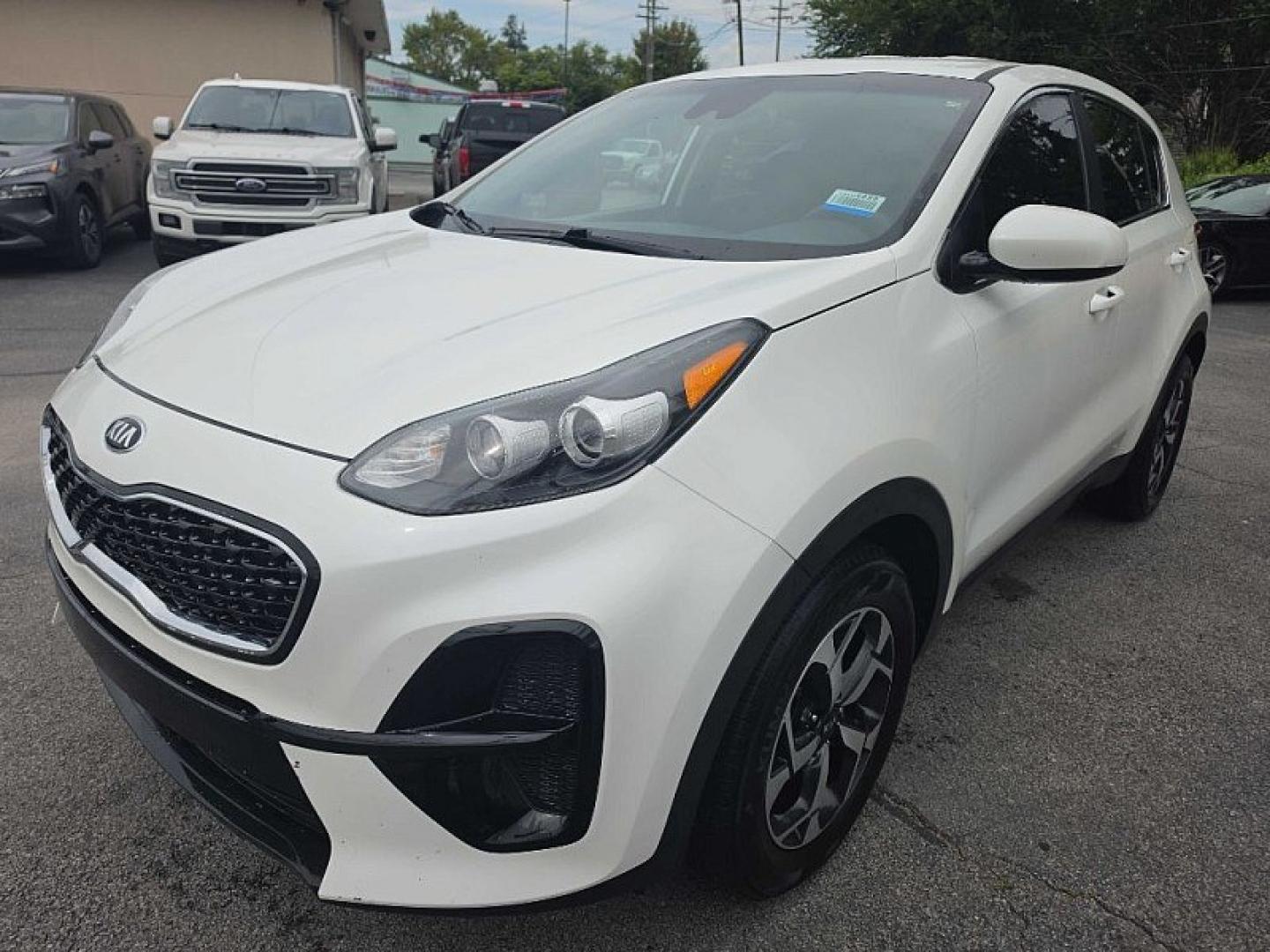 2022 WHITE /BLACK Kia Sportage LX FWD (KNDPM3ACXN7) with an 2.4L V6 DOHC 24V engine, 6A transmission, located at 3304 Woodville Road, Northwood, OH, 43619, (419) 210-8019, 41.612694, -83.480743 - Your #1 Destination for Auto Loans and mdash;No Matter Your Credit!At our dealership, we believe everyone deserves the opportunity to drive their dream car and mdash;whether you have good credit, bad credit, or no credit at all. With a wide selection of hundreds of cars, trucks, and SUVs, you'll fin- Photo#0