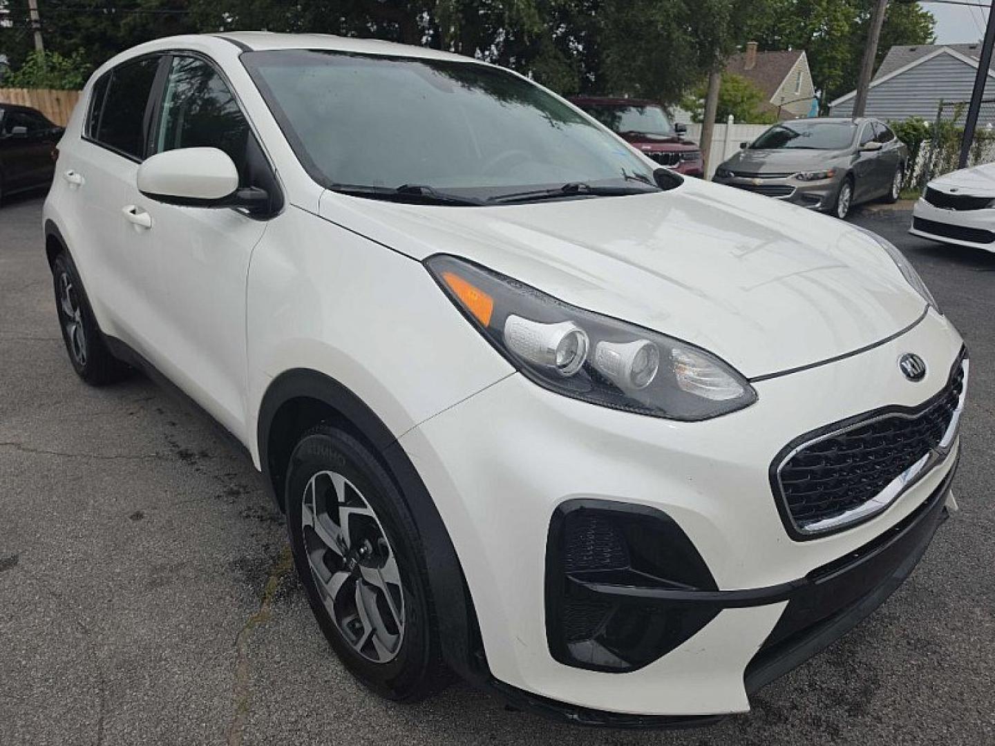 2022 WHITE /BLACK Kia Sportage LX FWD (KNDPM3ACXN7) with an 2.4L V6 DOHC 24V engine, 6A transmission, located at 3304 Woodville Road, Northwood, OH, 43619, (419) 210-8019, 41.612694, -83.480743 - Your #1 Destination for Auto Loans and mdash;No Matter Your Credit!At our dealership, we believe everyone deserves the opportunity to drive their dream car and mdash;whether you have good credit, bad credit, or no credit at all. With a wide selection of hundreds of cars, trucks, and SUVs, you'll fin- Photo#6