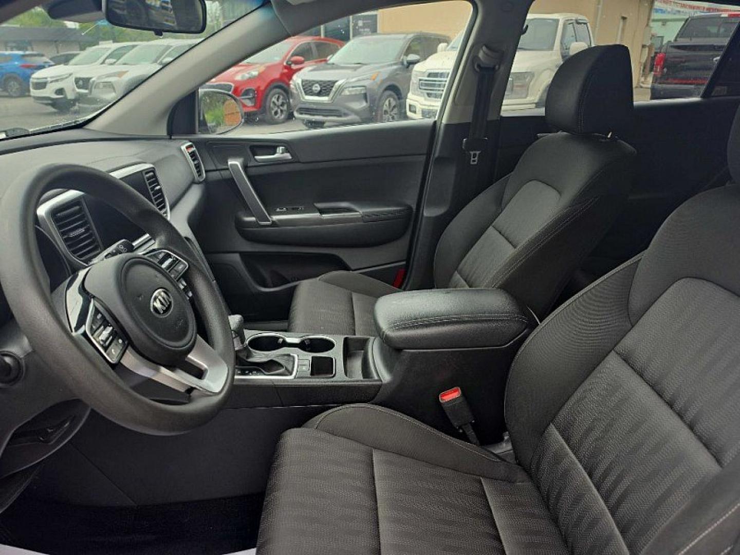 2022 WHITE /BLACK Kia Sportage LX FWD (KNDPM3ACXN7) with an 2.4L V6 DOHC 24V engine, 6A transmission, located at 3304 Woodville Road, Northwood, OH, 43619, (419) 210-8019, 41.612694, -83.480743 - Your #1 Destination for Auto Loans and mdash;No Matter Your Credit!At our dealership, we believe everyone deserves the opportunity to drive their dream car and mdash;whether you have good credit, bad credit, or no credit at all. With a wide selection of hundreds of cars, trucks, and SUVs, you'll fin- Photo#9