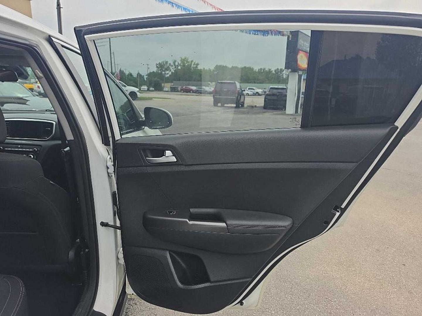 2022 WHITE /BLACK Kia Sportage LX FWD (KNDPM3ACXN7) with an 2.4L V6 DOHC 24V engine, 6A transmission, located at 3304 Woodville Road, Northwood, OH, 43619, (419) 210-8019, 41.612694, -83.480743 - Your #1 Destination for Auto Loans and mdash;No Matter Your Credit!At our dealership, we believe everyone deserves the opportunity to drive their dream car and mdash;whether you have good credit, bad credit, or no credit at all. With a wide selection of hundreds of cars, trucks, and SUVs, you'll fin- Photo#13