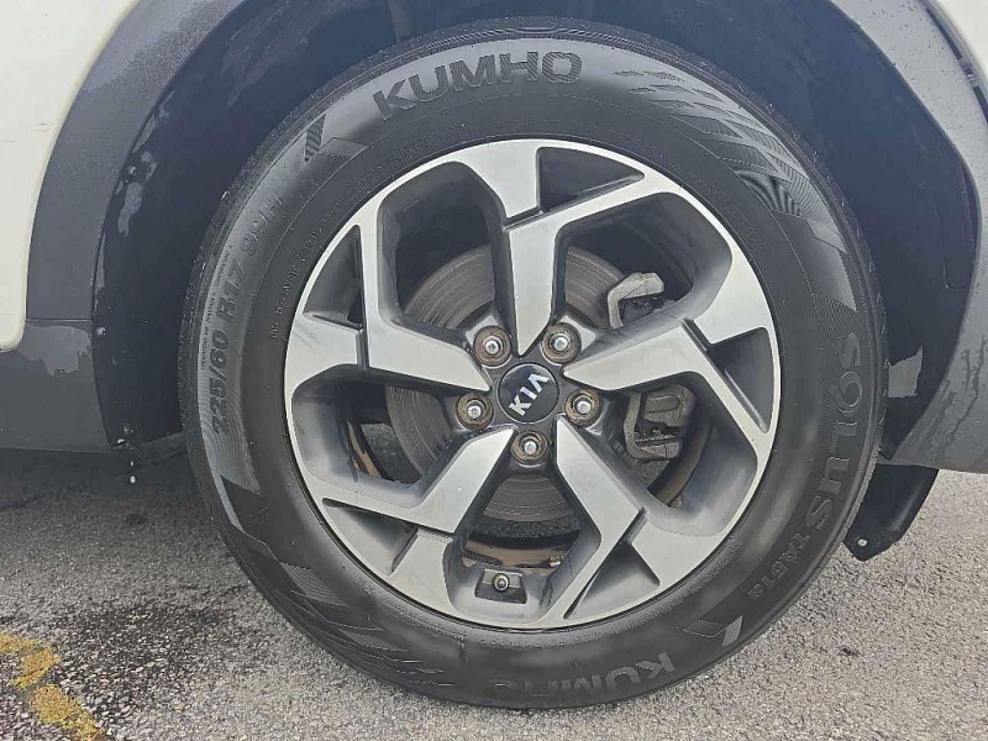 2022 WHITE /BLACK Kia Sportage LX FWD (KNDPM3ACXN7) with an 2.4L V6 DOHC 24V engine, 6A transmission, located at 3304 Woodville Road, Northwood, OH, 43619, (419) 210-8019, 41.612694, -83.480743 - Your #1 Destination for Auto Loans and mdash;No Matter Your Credit!At our dealership, we believe everyone deserves the opportunity to drive their dream car and mdash;whether you have good credit, bad credit, or no credit at all. With a wide selection of hundreds of cars, trucks, and SUVs, you'll fin- Photo#17