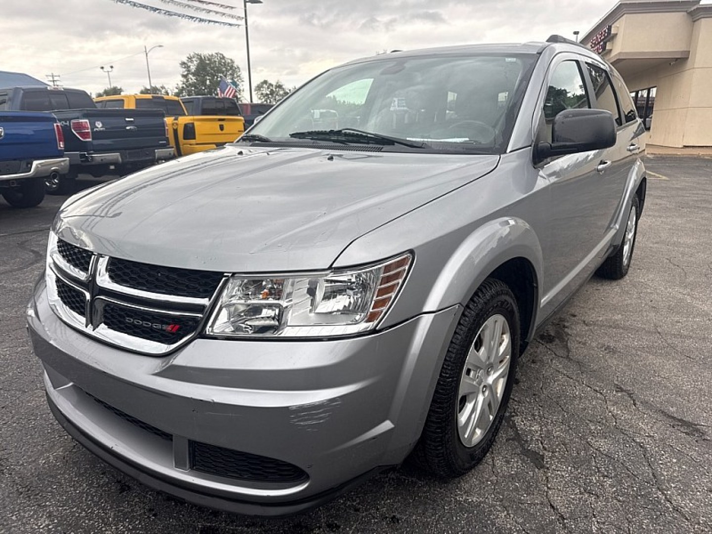 2020 SILVER /BLACK Dodge Journey SE Value (3C4PDCAB7LT) with an 2.4L L4 DOHC 16V engine, 6A transmission, located at 3304 Woodville Road, Northwood, OH, 43619, (419) 210-8019, 41.612694, -83.480743 - Your #1 Destination for Auto Loans and mdash;No Matter Your Credit!At our dealership, we believe everyone deserves the opportunity to drive their dream car and mdash;whether you have good credit, bad credit, or no credit at all. With a wide selection of hundreds of cars, trucks, and SUVs, you'll fin- Photo#0