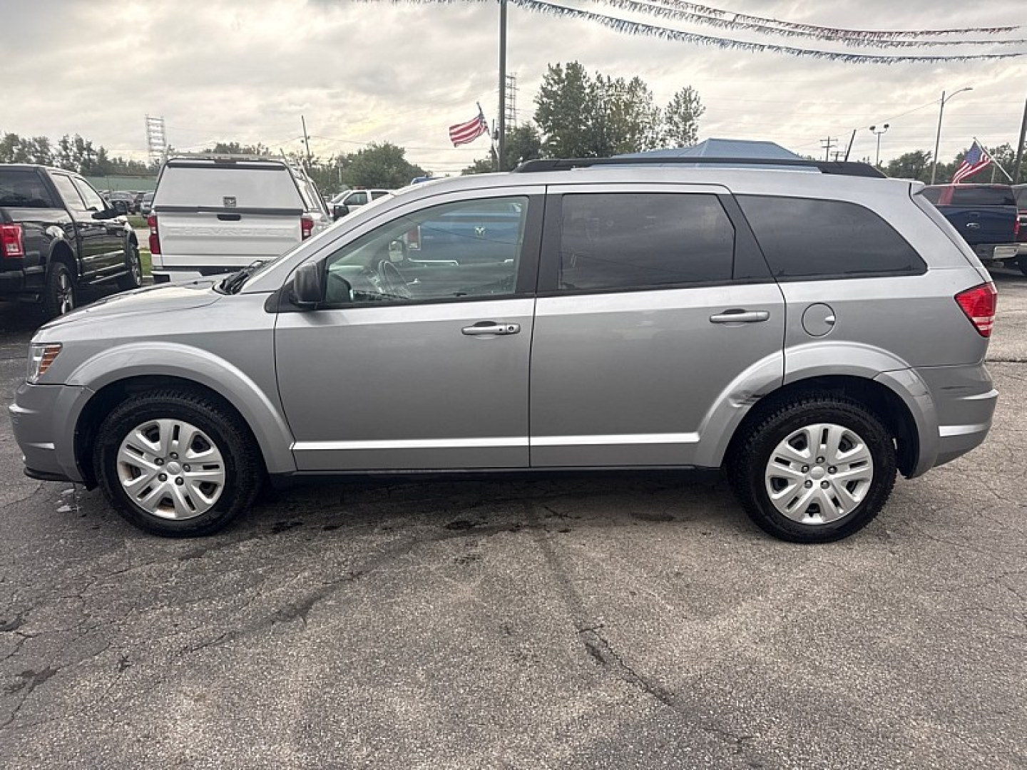 2020 SILVER /BLACK Dodge Journey SE Value (3C4PDCAB7LT) with an 2.4L L4 DOHC 16V engine, 6A transmission, located at 3304 Woodville Road, Northwood, OH, 43619, (419) 210-8019, 41.612694, -83.480743 - Your #1 Destination for Auto Loans and mdash;No Matter Your Credit!At our dealership, we believe everyone deserves the opportunity to drive their dream car and mdash;whether you have good credit, bad credit, or no credit at all. With a wide selection of hundreds of cars, trucks, and SUVs, you'll fin- Photo#1