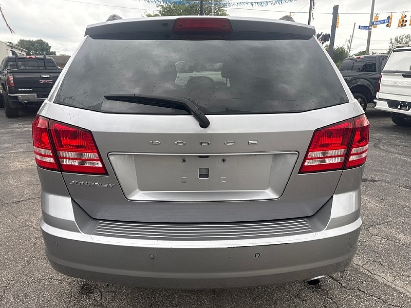2020 SILVER /BLACK Dodge Journey SE Value (3C4PDCAB7LT) with an 2.4L L4 DOHC 16V engine, 6A transmission, located at 3304 Woodville Road, Northwood, OH, 43619, (419) 210-8019, 41.612694, -83.480743 - Your #1 Destination for Auto Loans and mdash;No Matter Your Credit!At our dealership, we believe everyone deserves the opportunity to drive their dream car and mdash;whether you have good credit, bad credit, or no credit at all. With a wide selection of hundreds of cars, trucks, and SUVs, you'll fin- Photo#3