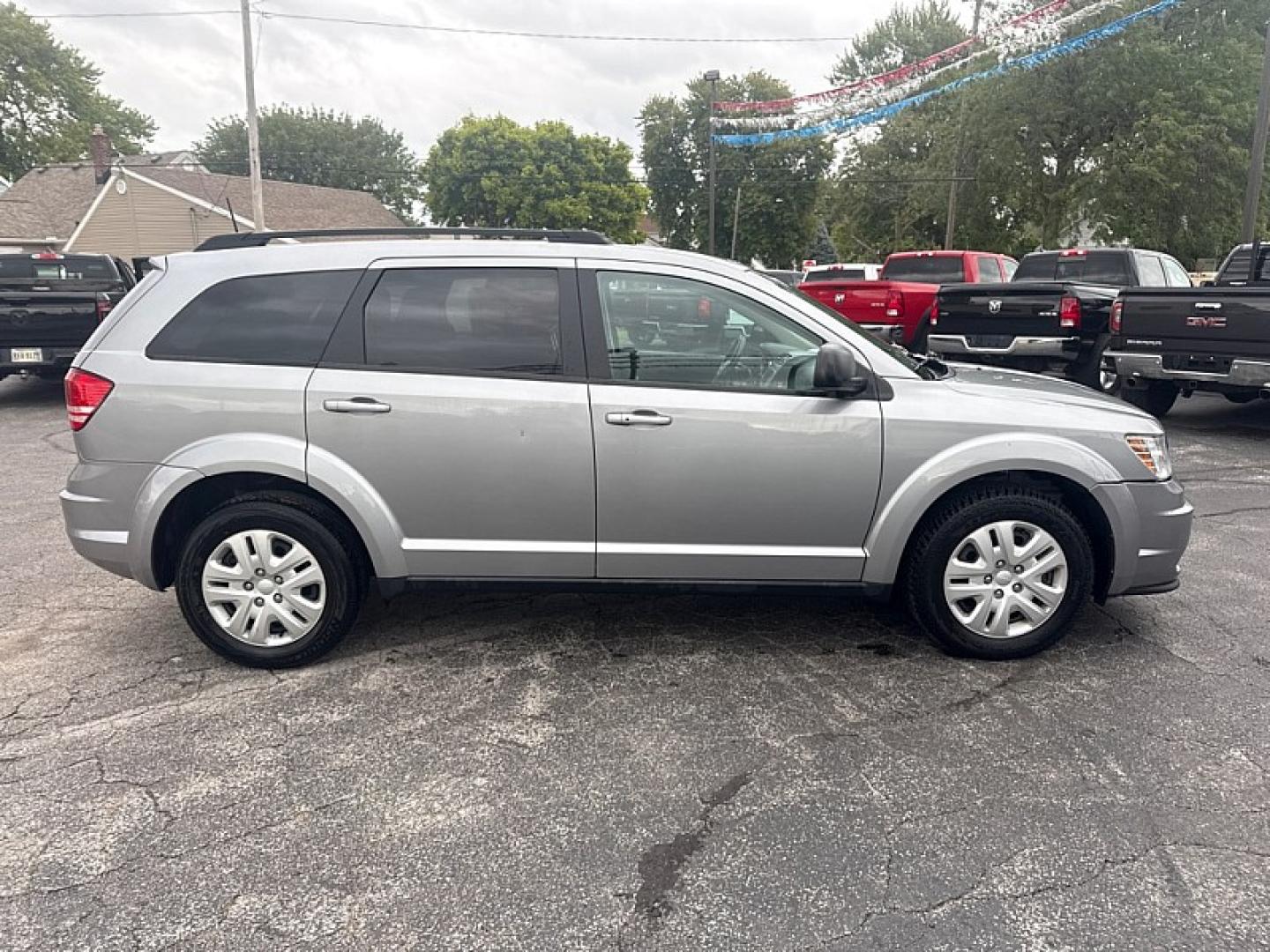 2020 SILVER /BLACK Dodge Journey SE Value (3C4PDCAB7LT) with an 2.4L L4 DOHC 16V engine, 6A transmission, located at 3304 Woodville Road, Northwood, OH, 43619, (419) 210-8019, 41.612694, -83.480743 - Your #1 Destination for Auto Loans and mdash;No Matter Your Credit!At our dealership, we believe everyone deserves the opportunity to drive their dream car and mdash;whether you have good credit, bad credit, or no credit at all. With a wide selection of hundreds of cars, trucks, and SUVs, you'll fin- Photo#5