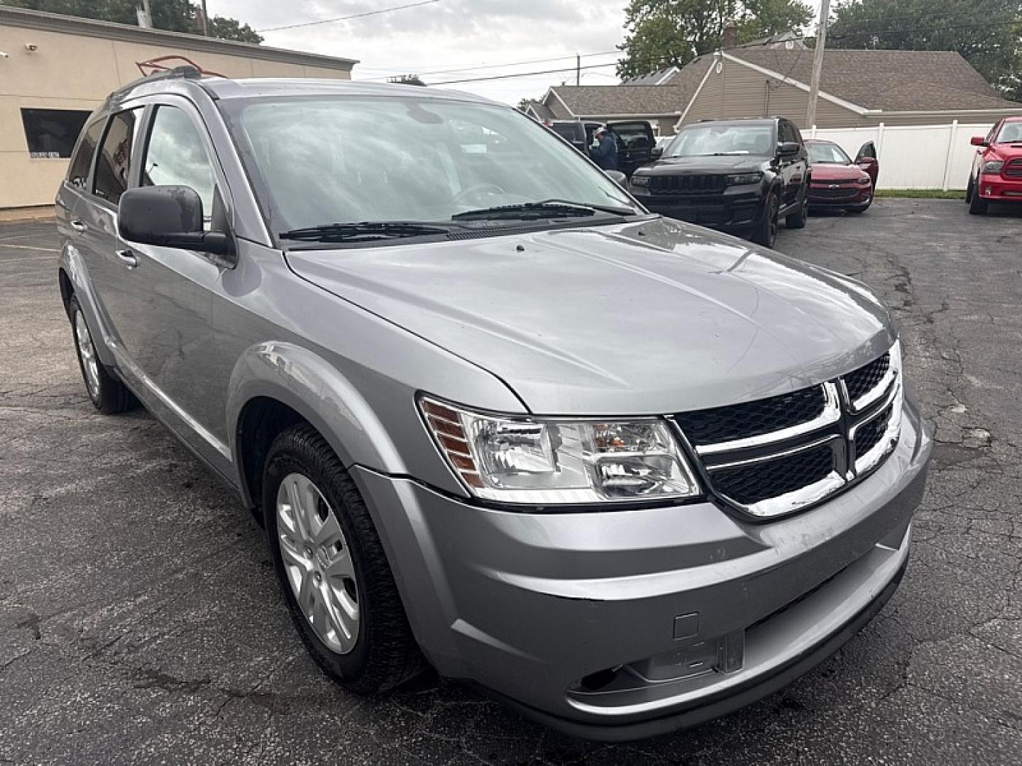 2020 SILVER /BLACK Dodge Journey SE Value (3C4PDCAB7LT) with an 2.4L L4 DOHC 16V engine, 6A transmission, located at 3304 Woodville Road, Northwood, OH, 43619, (419) 210-8019, 41.612694, -83.480743 - Your #1 Destination for Auto Loans and mdash;No Matter Your Credit!At our dealership, we believe everyone deserves the opportunity to drive their dream car and mdash;whether you have good credit, bad credit, or no credit at all. With a wide selection of hundreds of cars, trucks, and SUVs, you'll fin- Photo#6