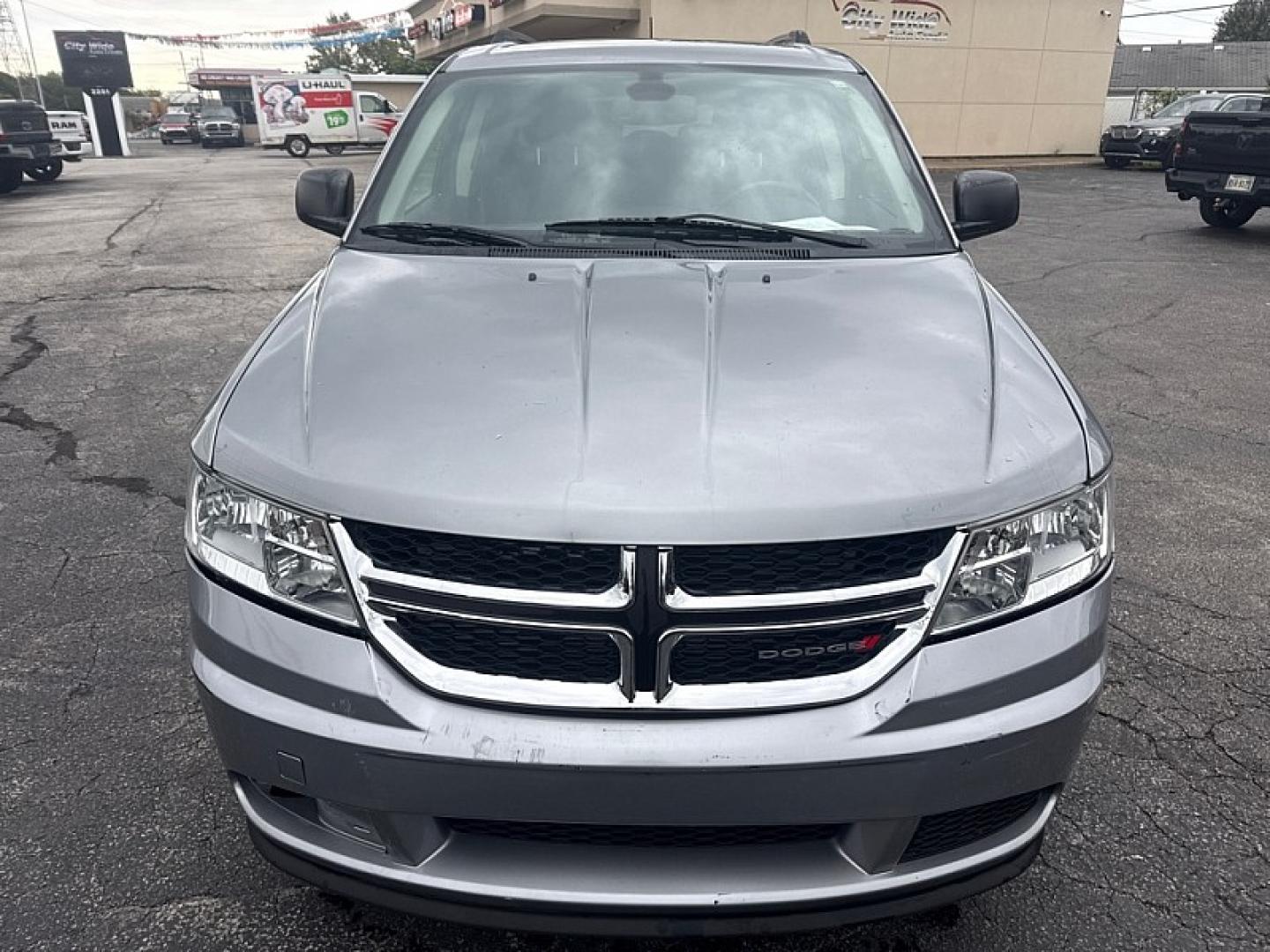 2020 SILVER /BLACK Dodge Journey SE Value (3C4PDCAB7LT) with an 2.4L L4 DOHC 16V engine, 6A transmission, located at 3304 Woodville Road, Northwood, OH, 43619, (419) 210-8019, 41.612694, -83.480743 - Your #1 Destination for Auto Loans and mdash;No Matter Your Credit!At our dealership, we believe everyone deserves the opportunity to drive their dream car and mdash;whether you have good credit, bad credit, or no credit at all. With a wide selection of hundreds of cars, trucks, and SUVs, you'll fin- Photo#7