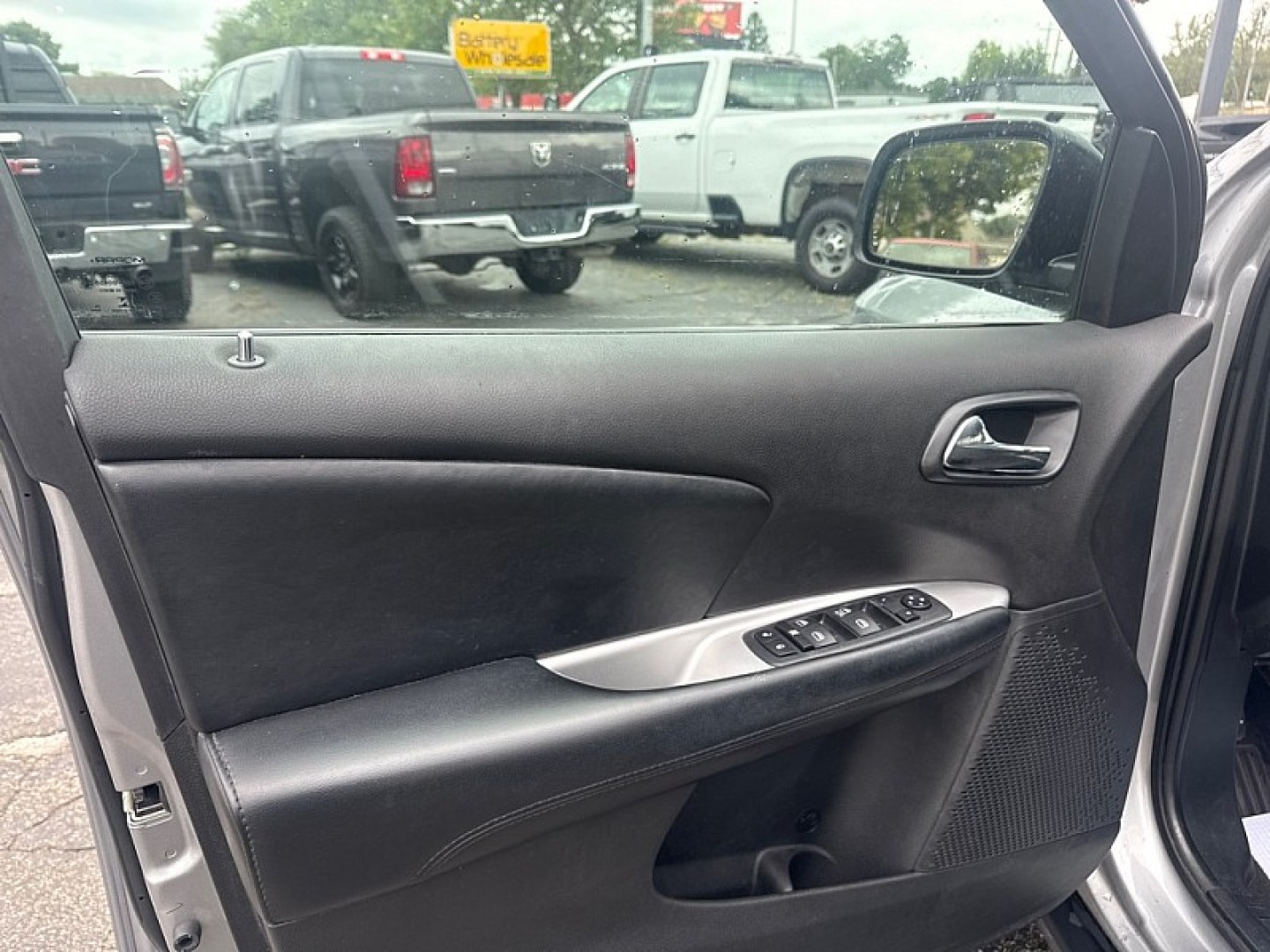 2020 SILVER /BLACK Dodge Journey SE Value (3C4PDCAB7LT) with an 2.4L L4 DOHC 16V engine, 6A transmission, located at 3304 Woodville Road, Northwood, OH, 43619, (419) 210-8019, 41.612694, -83.480743 - Your #1 Destination for Auto Loans and mdash;No Matter Your Credit!At our dealership, we believe everyone deserves the opportunity to drive their dream car and mdash;whether you have good credit, bad credit, or no credit at all. With a wide selection of hundreds of cars, trucks, and SUVs, you'll fin- Photo#8