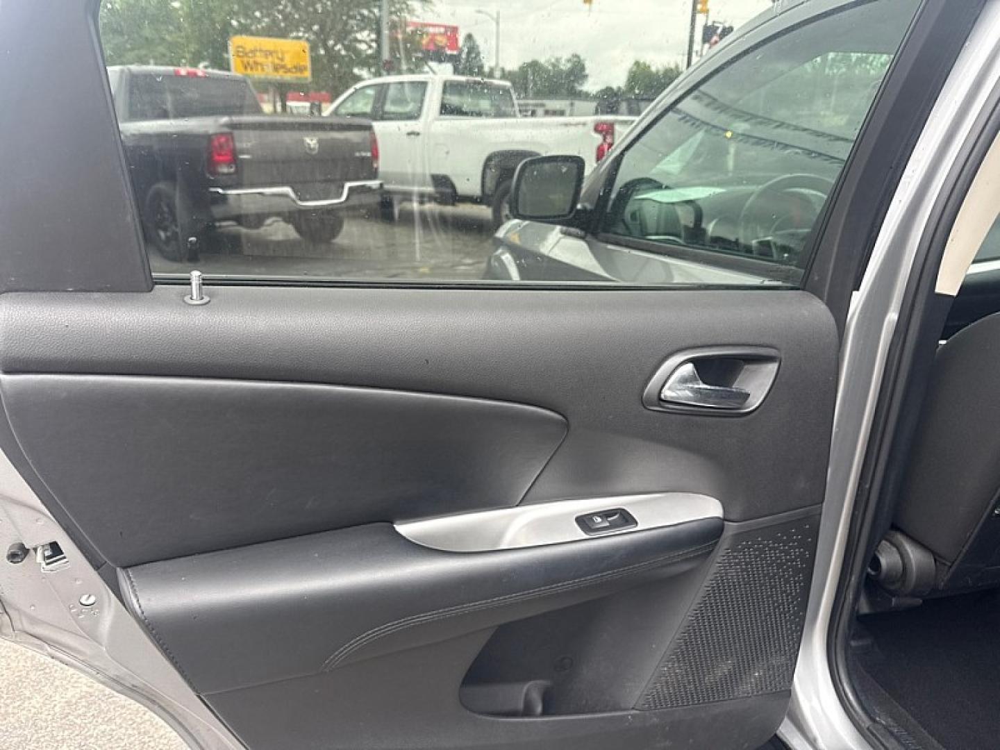 2020 SILVER /BLACK Dodge Journey SE Value (3C4PDCAB7LT) with an 2.4L L4 DOHC 16V engine, 6A transmission, located at 3304 Woodville Road, Northwood, OH, 43619, (419) 210-8019, 41.612694, -83.480743 - Your #1 Destination for Auto Loans and mdash;No Matter Your Credit!At our dealership, we believe everyone deserves the opportunity to drive their dream car and mdash;whether you have good credit, bad credit, or no credit at all. With a wide selection of hundreds of cars, trucks, and SUVs, you'll fin- Photo#10