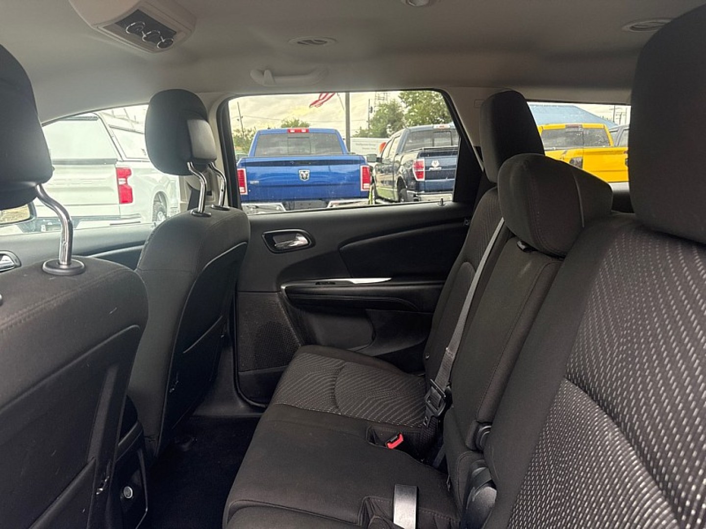 2020 SILVER /BLACK Dodge Journey SE Value (3C4PDCAB7LT) with an 2.4L L4 DOHC 16V engine, 6A transmission, located at 3304 Woodville Road, Northwood, OH, 43619, (419) 210-8019, 41.612694, -83.480743 - Your #1 Destination for Auto Loans and mdash;No Matter Your Credit!At our dealership, we believe everyone deserves the opportunity to drive their dream car and mdash;whether you have good credit, bad credit, or no credit at all. With a wide selection of hundreds of cars, trucks, and SUVs, you'll fin- Photo#11