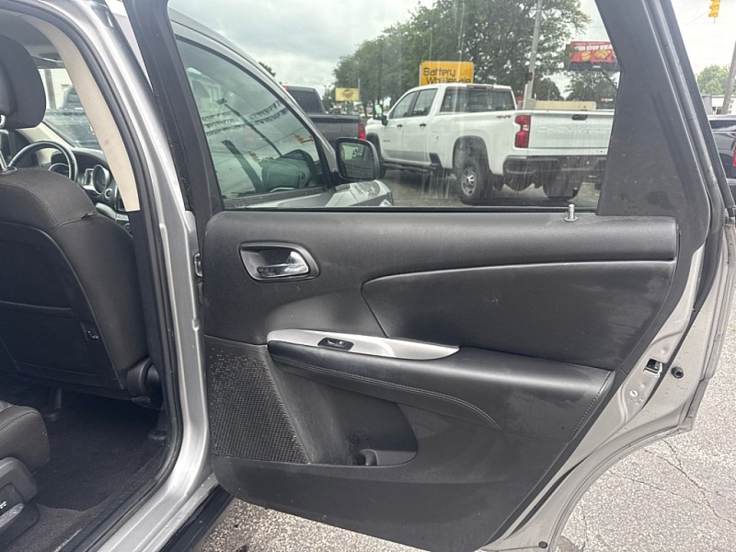 2020 SILVER /BLACK Dodge Journey SE Value (3C4PDCAB7LT) with an 2.4L L4 DOHC 16V engine, 6A transmission, located at 3304 Woodville Road, Northwood, OH, 43619, (419) 210-8019, 41.612694, -83.480743 - Your #1 Destination for Auto Loans and mdash;No Matter Your Credit!At our dealership, we believe everyone deserves the opportunity to drive their dream car and mdash;whether you have good credit, bad credit, or no credit at all. With a wide selection of hundreds of cars, trucks, and SUVs, you'll fin- Photo#12