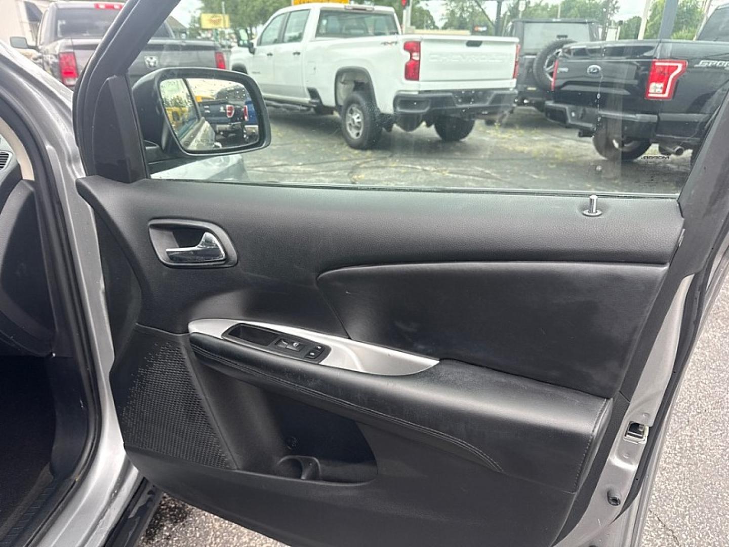 2020 SILVER /BLACK Dodge Journey SE Value (3C4PDCAB7LT) with an 2.4L L4 DOHC 16V engine, 6A transmission, located at 3304 Woodville Road, Northwood, OH, 43619, (419) 210-8019, 41.612694, -83.480743 - Your #1 Destination for Auto Loans and mdash;No Matter Your Credit!At our dealership, we believe everyone deserves the opportunity to drive their dream car and mdash;whether you have good credit, bad credit, or no credit at all. With a wide selection of hundreds of cars, trucks, and SUVs, you'll fin- Photo#14