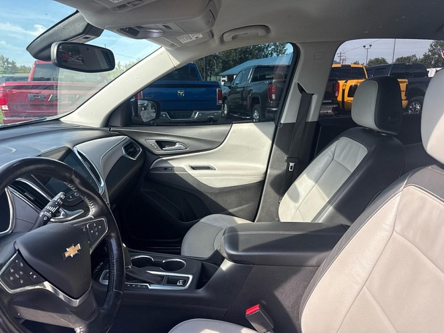 2020 SILVER /BLACK Chevrolet Equinox Premier 1.5 AWD (2GNAXXEV3L6) with an 1.5L L4 DOHC 16V TURBO engine, 6A transmission, located at 3304 Woodville Road, Northwood, OH, 43619, (419) 210-8019, 41.612694, -83.480743 - Your #1 Destination for Auto Loans and mdash;No Matter Your Credit!At our dealership, we believe everyone deserves the opportunity to drive their dream car and mdash;whether you have good credit, bad credit, or no credit at all. With a wide selection of hundreds of cars, trucks, and SUVs, you'll fin- Photo#9