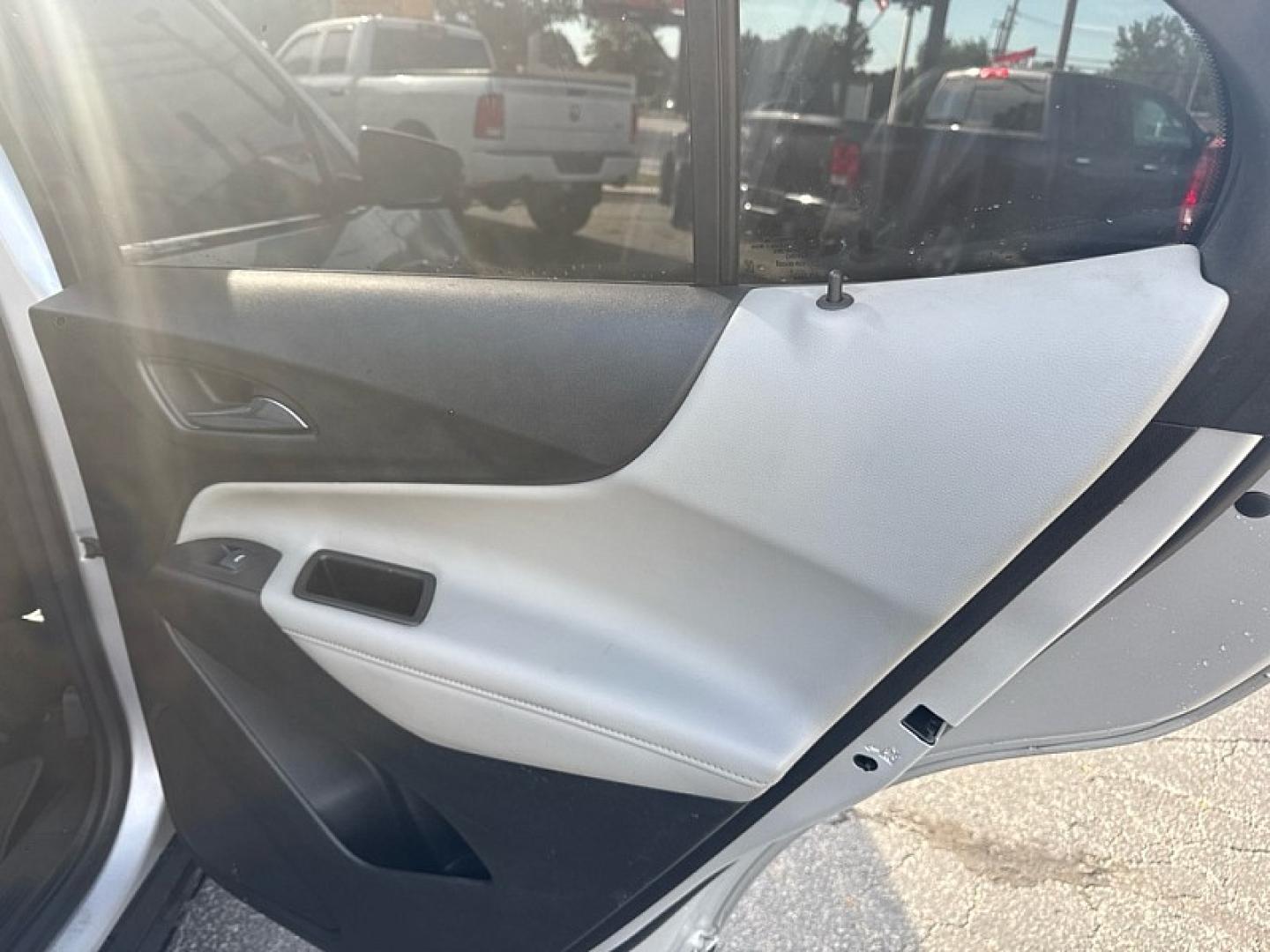 2020 SILVER /BLACK Chevrolet Equinox Premier 1.5 AWD (2GNAXXEV3L6) with an 1.5L L4 DOHC 16V TURBO engine, 6A transmission, located at 3304 Woodville Road, Northwood, OH, 43619, (419) 210-8019, 41.612694, -83.480743 - Your #1 Destination for Auto Loans and mdash;No Matter Your Credit!At our dealership, we believe everyone deserves the opportunity to drive their dream car and mdash;whether you have good credit, bad credit, or no credit at all. With a wide selection of hundreds of cars, trucks, and SUVs, you'll fin- Photo#12