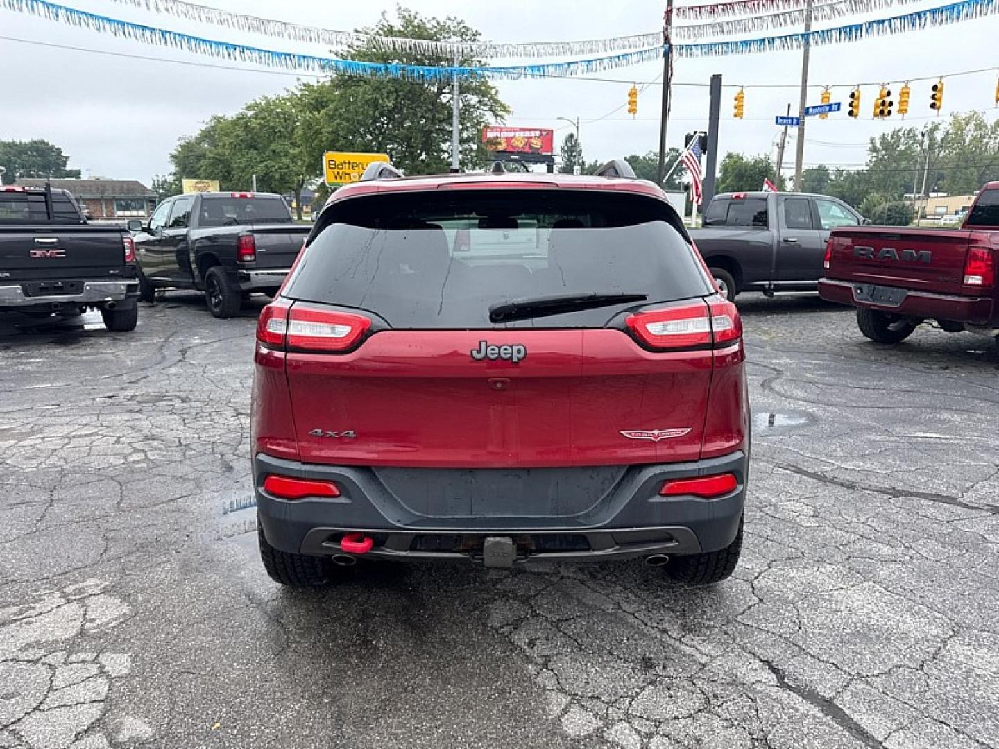 2016 RED /BLACK Jeep Cherokee Trailhawk 4WD (1C4PJMBS7GW) with an 3.2L V6 DOHC 24V engine, 9A transmission, located at 3304 Woodville Road, Northwood, OH, 43619, (419) 210-8019, 41.612694, -83.480743- Photo#3