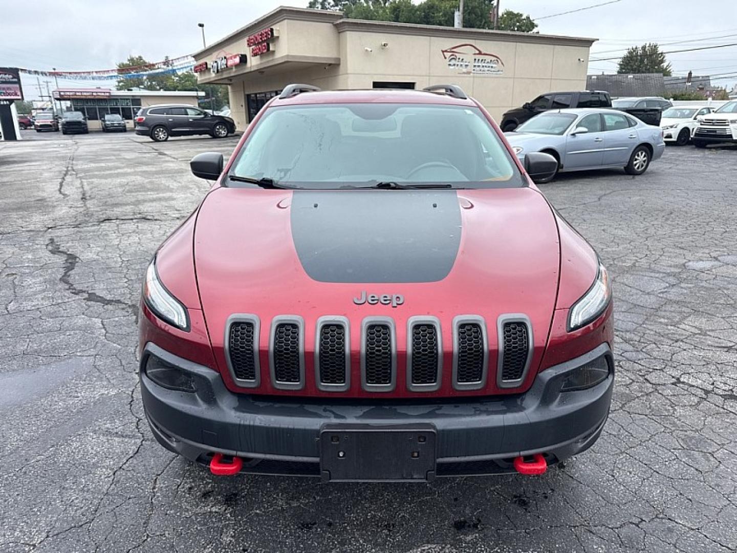 2016 RED /BLACK Jeep Cherokee Trailhawk 4WD (1C4PJMBS7GW) with an 3.2L V6 DOHC 24V engine, 9A transmission, located at 3304 Woodville Road, Northwood, OH, 43619, (419) 210-8019, 41.612694, -83.480743- Photo#7