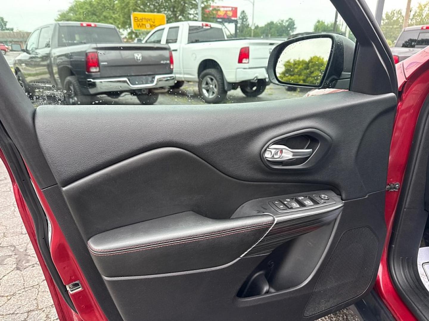 2016 RED /BLACK Jeep Cherokee Trailhawk 4WD (1C4PJMBS7GW) with an 3.2L V6 DOHC 24V engine, 9A transmission, located at 3304 Woodville Road, Northwood, OH, 43619, (419) 210-8019, 41.612694, -83.480743- Photo#8