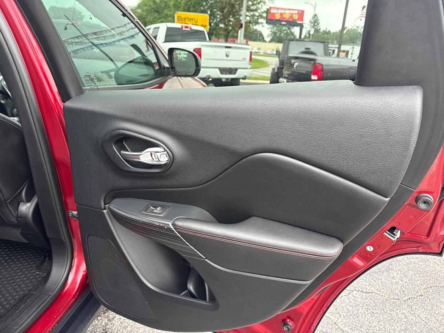 2016 RED /BLACK Jeep Cherokee Trailhawk 4WD (1C4PJMBS7GW) with an 3.2L V6 DOHC 24V engine, 9A transmission, located at 3304 Woodville Road, Northwood, OH, 43619, (419) 210-8019, 41.612694, -83.480743- Photo#12