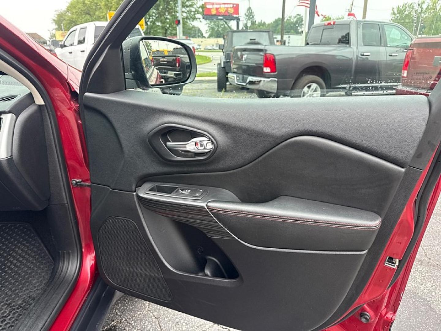 2016 RED /BLACK Jeep Cherokee Trailhawk 4WD (1C4PJMBS7GW) with an 3.2L V6 DOHC 24V engine, 9A transmission, located at 3304 Woodville Road, Northwood, OH, 43619, (419) 210-8019, 41.612694, -83.480743- Photo#14