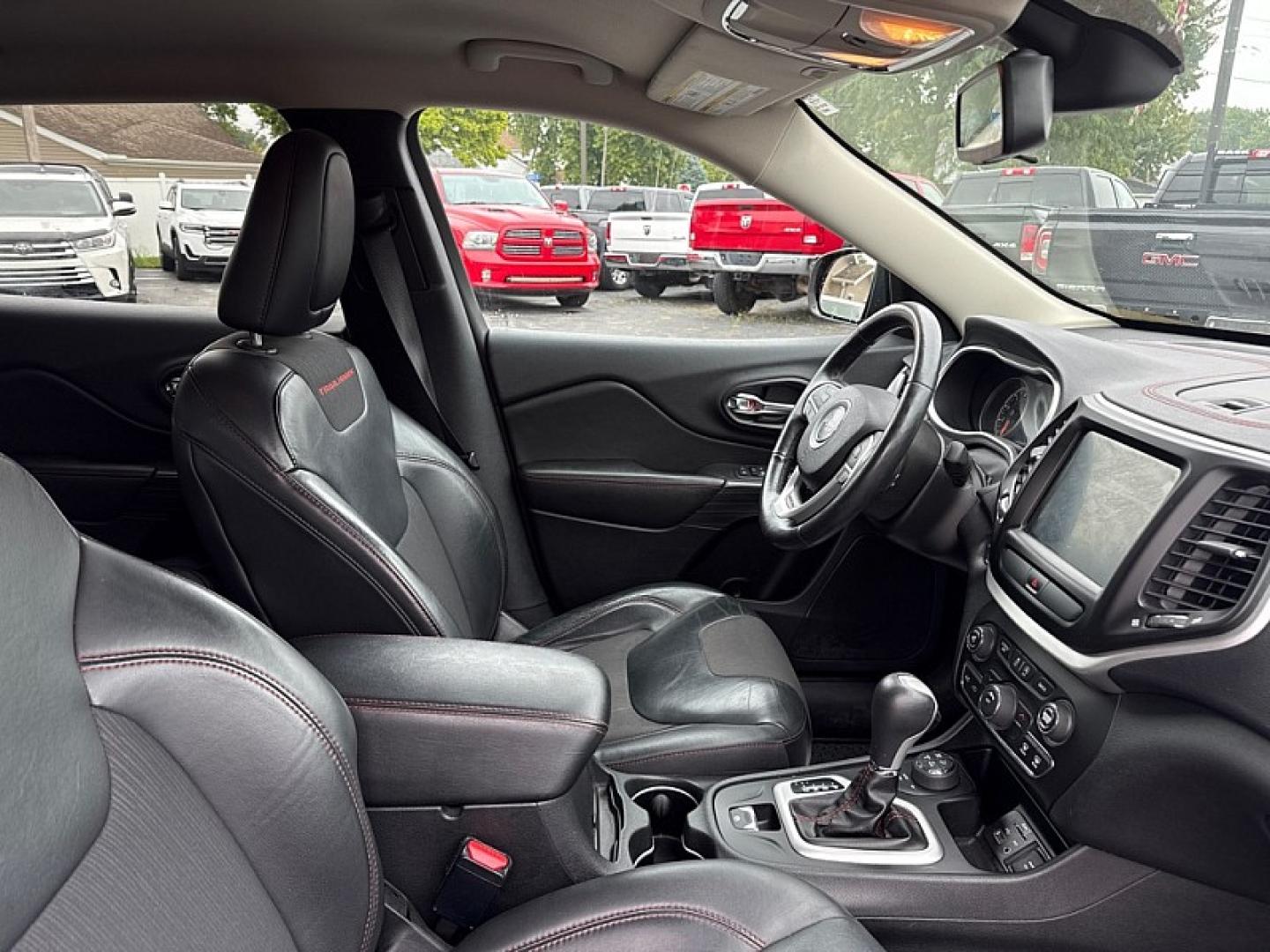 2016 RED /BLACK Jeep Cherokee Trailhawk 4WD (1C4PJMBS7GW) with an 3.2L V6 DOHC 24V engine, 9A transmission, located at 3304 Woodville Road, Northwood, OH, 43619, (419) 210-8019, 41.612694, -83.480743- Photo#15