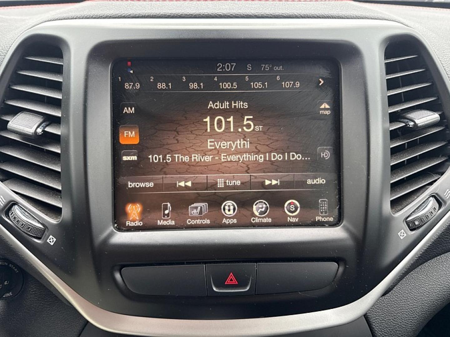2016 RED /BLACK Jeep Cherokee Trailhawk 4WD (1C4PJMBS7GW) with an 3.2L V6 DOHC 24V engine, 9A transmission, located at 3304 Woodville Road, Northwood, OH, 43619, (419) 210-8019, 41.612694, -83.480743- Photo#17