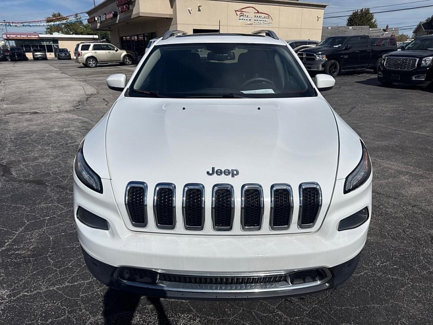 2017 WHITE /BLACK Jeep Cherokee Limited 4WD (1C4PJMDS4HW) with an 3.2L V6 DOHC 24V engine, 9A transmission, located at 3304 Woodville Road, Northwood, OH, 43619, (419) 210-8019, 41.612694, -83.480743- Photo#7