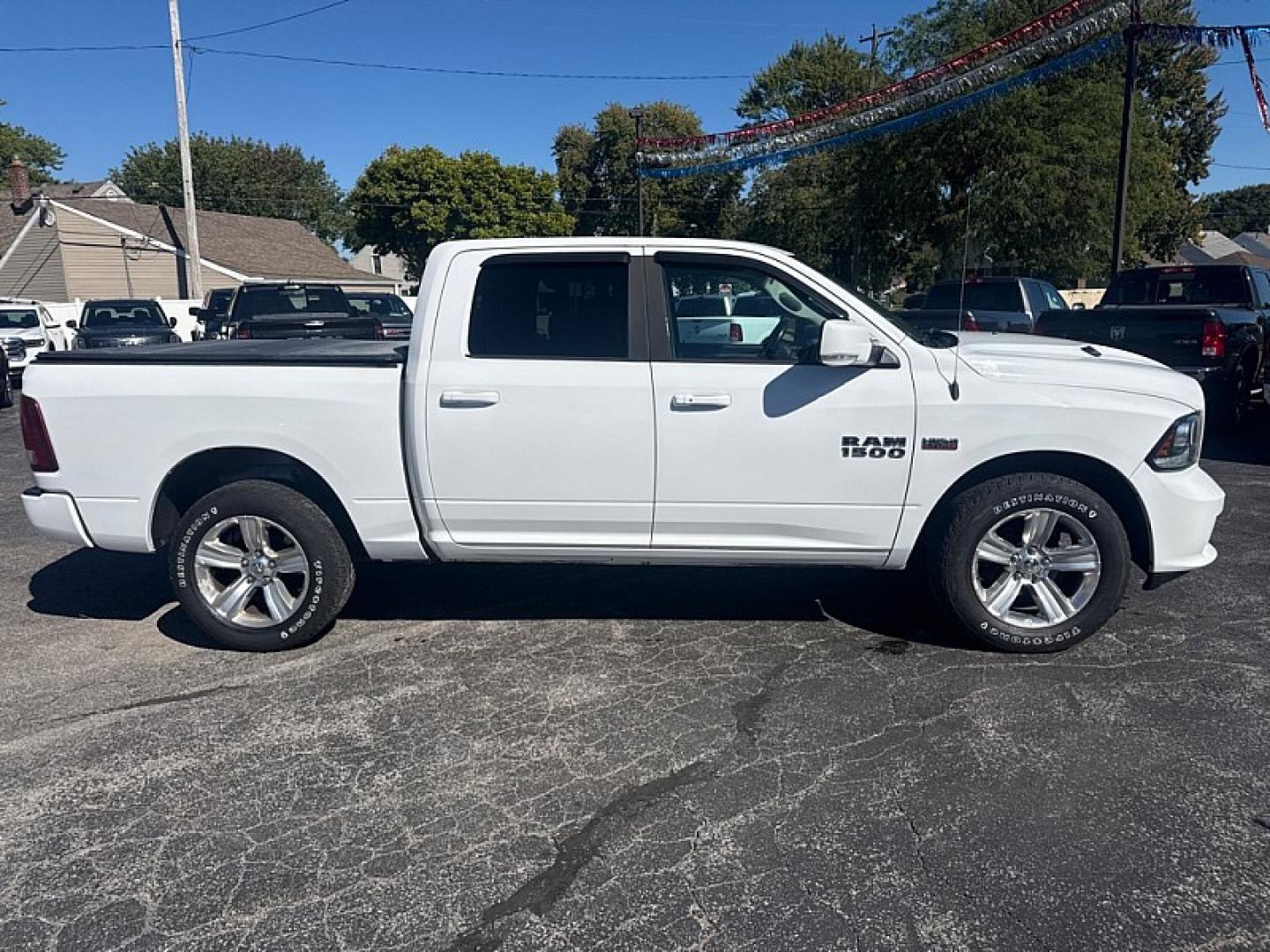 2014 WHITE /BLACK RAM 1500 Sport Crew Cab SWB 4WD (1C6RR7MT7ES) with an 5.7L V8 OHV 16V engine, 6-Speed Automatic transmission, located at 3304 Woodville Road, Northwood, OH, 43619, (419) 210-8019, 41.612694, -83.480743 - Your #1 Destination for Auto Loans and mdash;No Matter Your Credit!At our dealership, we believe everyone deserves the opportunity to drive their dream car and mdash;whether you have good credit, bad credit, or no credit at all. With a wide selection of hundreds of cars, trucks, and SUVs, you'll fin- Photo#5