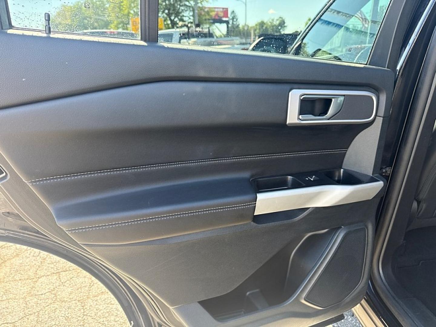 2022 BLACK /BLACK Ford Explorer XLT AWD (1FMSK8DH4NG) with an 2.3L L4 DOHC 16V engine, 10A transmission, located at 3304 Woodville Road, Northwood, OH, 43619, (419) 210-8019, 41.612694, -83.480743 - Your #1 Destination for Auto Loans and mdash;No Matter Your Credit!At our dealership, we believe everyone deserves the opportunity to drive their dream car and mdash;whether you have good credit, bad credit, or no credit at all. With a wide selection of hundreds of cars, trucks, and SUVs, you'll fin- Photo#10