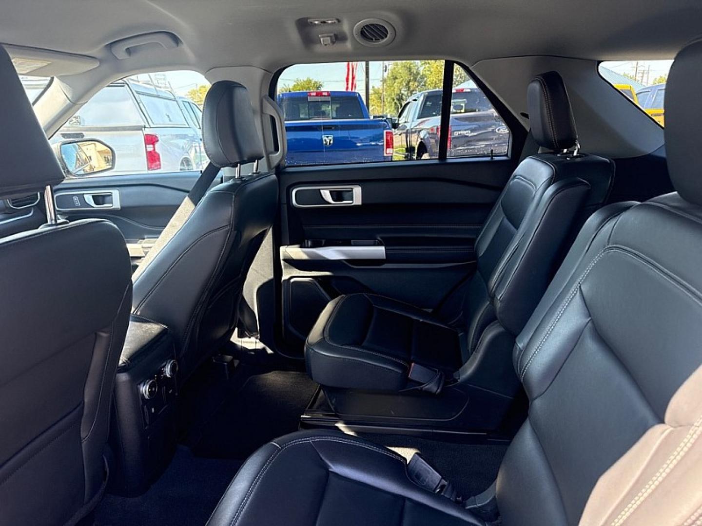 2022 BLACK /BLACK Ford Explorer XLT AWD (1FMSK8DH4NG) with an 2.3L L4 DOHC 16V engine, 10A transmission, located at 3304 Woodville Road, Northwood, OH, 43619, (419) 210-8019, 41.612694, -83.480743 - Your #1 Destination for Auto Loans and mdash;No Matter Your Credit!At our dealership, we believe everyone deserves the opportunity to drive their dream car and mdash;whether you have good credit, bad credit, or no credit at all. With a wide selection of hundreds of cars, trucks, and SUVs, you'll fin- Photo#11