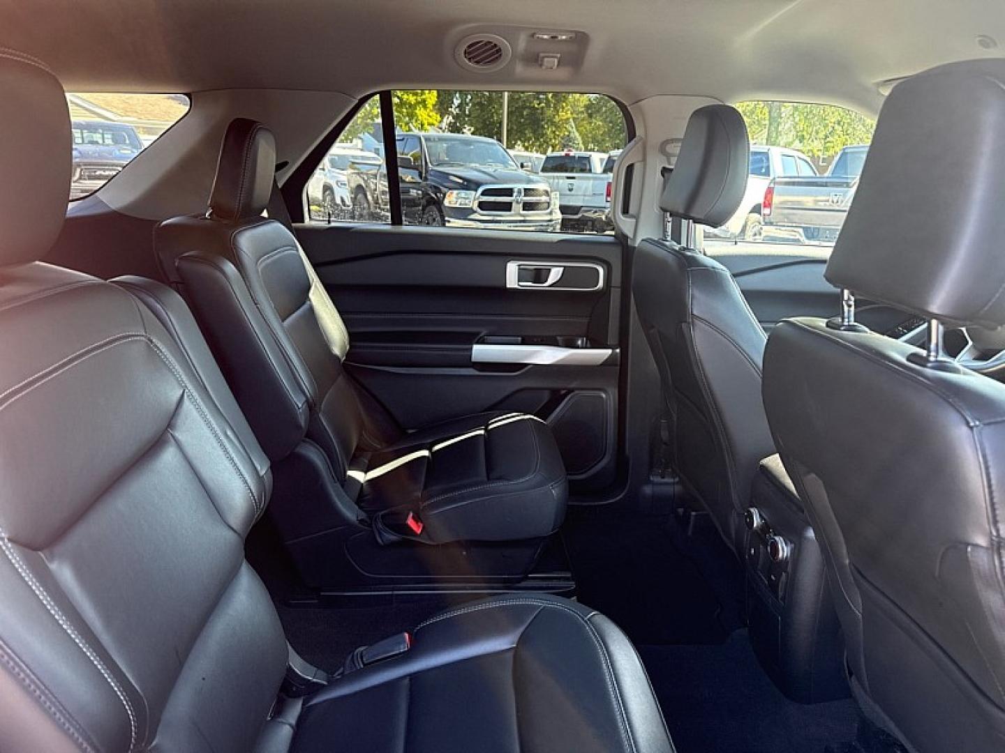 2022 BLACK /BLACK Ford Explorer XLT AWD (1FMSK8DH4NG) with an 2.3L L4 DOHC 16V engine, 10A transmission, located at 3304 Woodville Road, Northwood, OH, 43619, (419) 210-8019, 41.612694, -83.480743 - Your #1 Destination for Auto Loans and mdash;No Matter Your Credit!At our dealership, we believe everyone deserves the opportunity to drive their dream car and mdash;whether you have good credit, bad credit, or no credit at all. With a wide selection of hundreds of cars, trucks, and SUVs, you'll fin- Photo#13