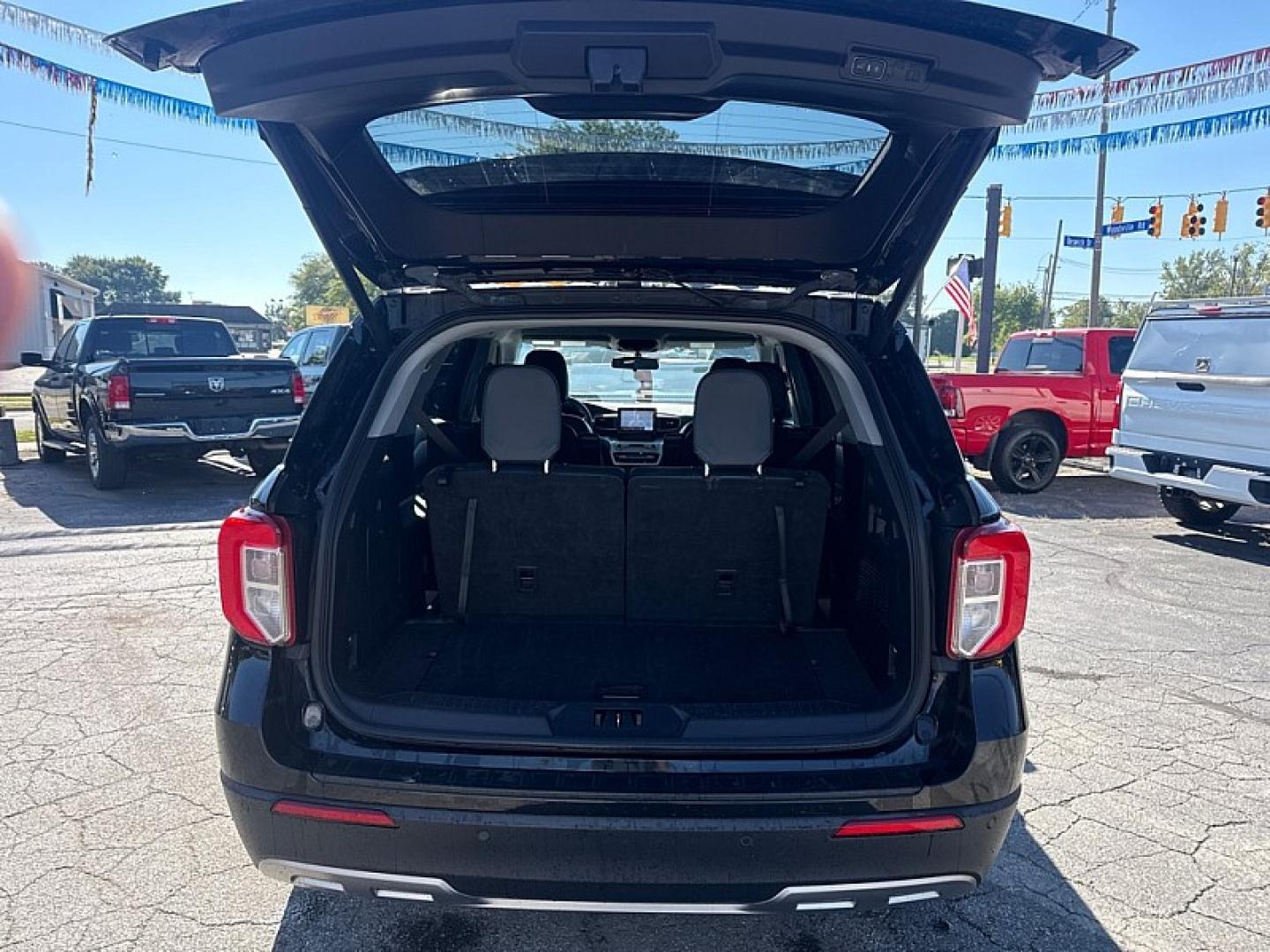 2022 BLACK /BLACK Ford Explorer XLT AWD (1FMSK8DH4NG) with an 2.3L L4 DOHC 16V engine, 10A transmission, located at 3304 Woodville Road, Northwood, OH, 43619, (419) 210-8019, 41.612694, -83.480743 - Your #1 Destination for Auto Loans and mdash;No Matter Your Credit!At our dealership, we believe everyone deserves the opportunity to drive their dream car and mdash;whether you have good credit, bad credit, or no credit at all. With a wide selection of hundreds of cars, trucks, and SUVs, you'll fin- Photo#17