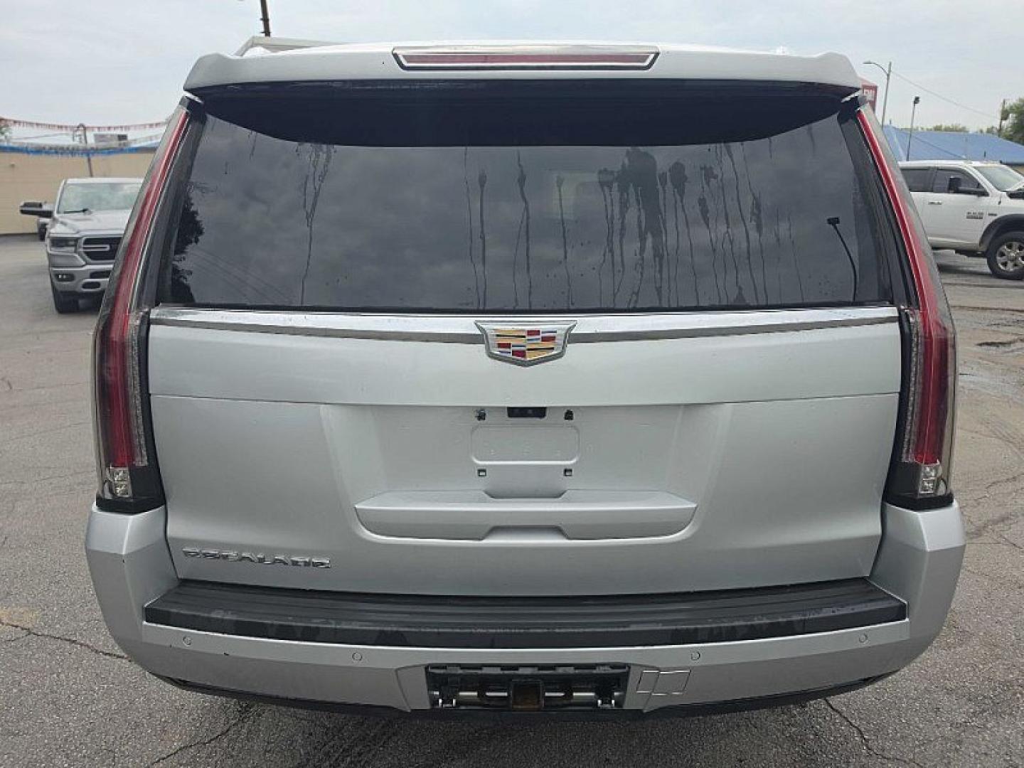 2019 SILVER /BLACK Cadillac Escalade Platinum 4WD (1GYS4DKJXKR) with an 6.2L V8 OHV 16V FFV engine, 10A transmission, located at 3304 Woodville Road, Northwood, OH, 43619, (419) 210-8019, 41.612694, -83.480743- Photo#3