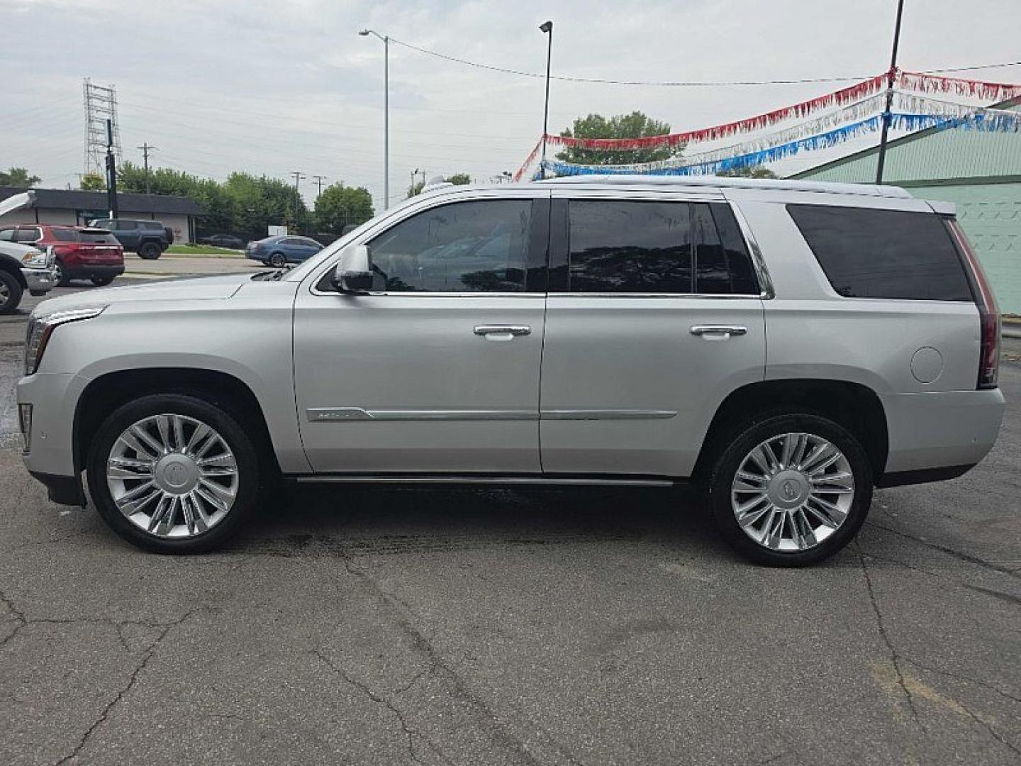 2019 SILVER /BLACK Cadillac Escalade Platinum 4WD (1GYS4DKJXKR) with an 6.2L V8 OHV 16V FFV engine, 10A transmission, located at 3304 Woodville Road, Northwood, OH, 43619, (419) 210-8019, 41.612694, -83.480743- Photo#1