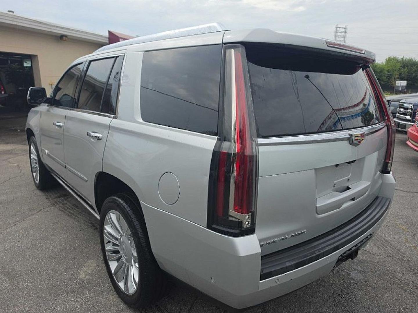2019 SILVER /BLACK Cadillac Escalade Platinum 4WD (1GYS4DKJXKR) with an 6.2L V8 OHV 16V FFV engine, 10A transmission, located at 3304 Woodville Road, Northwood, OH, 43619, (419) 210-8019, 41.612694, -83.480743- Photo#2