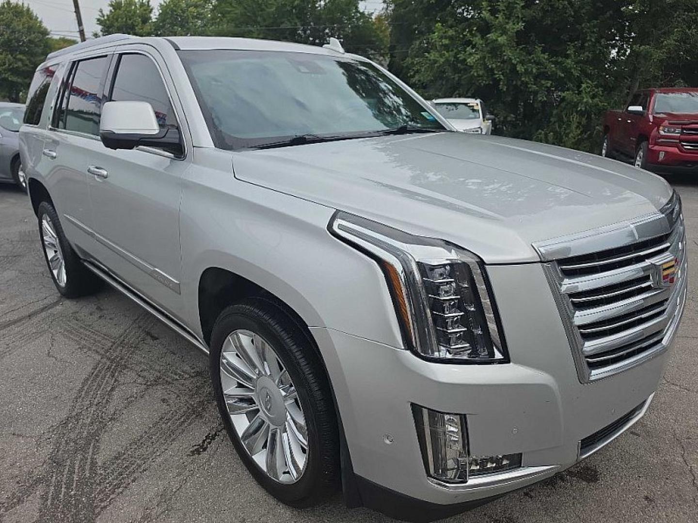 2019 SILVER /BLACK Cadillac Escalade Platinum 4WD (1GYS4DKJXKR) with an 6.2L V8 OHV 16V FFV engine, 10A transmission, located at 3304 Woodville Road, Northwood, OH, 43619, (419) 210-8019, 41.612694, -83.480743- Photo#6