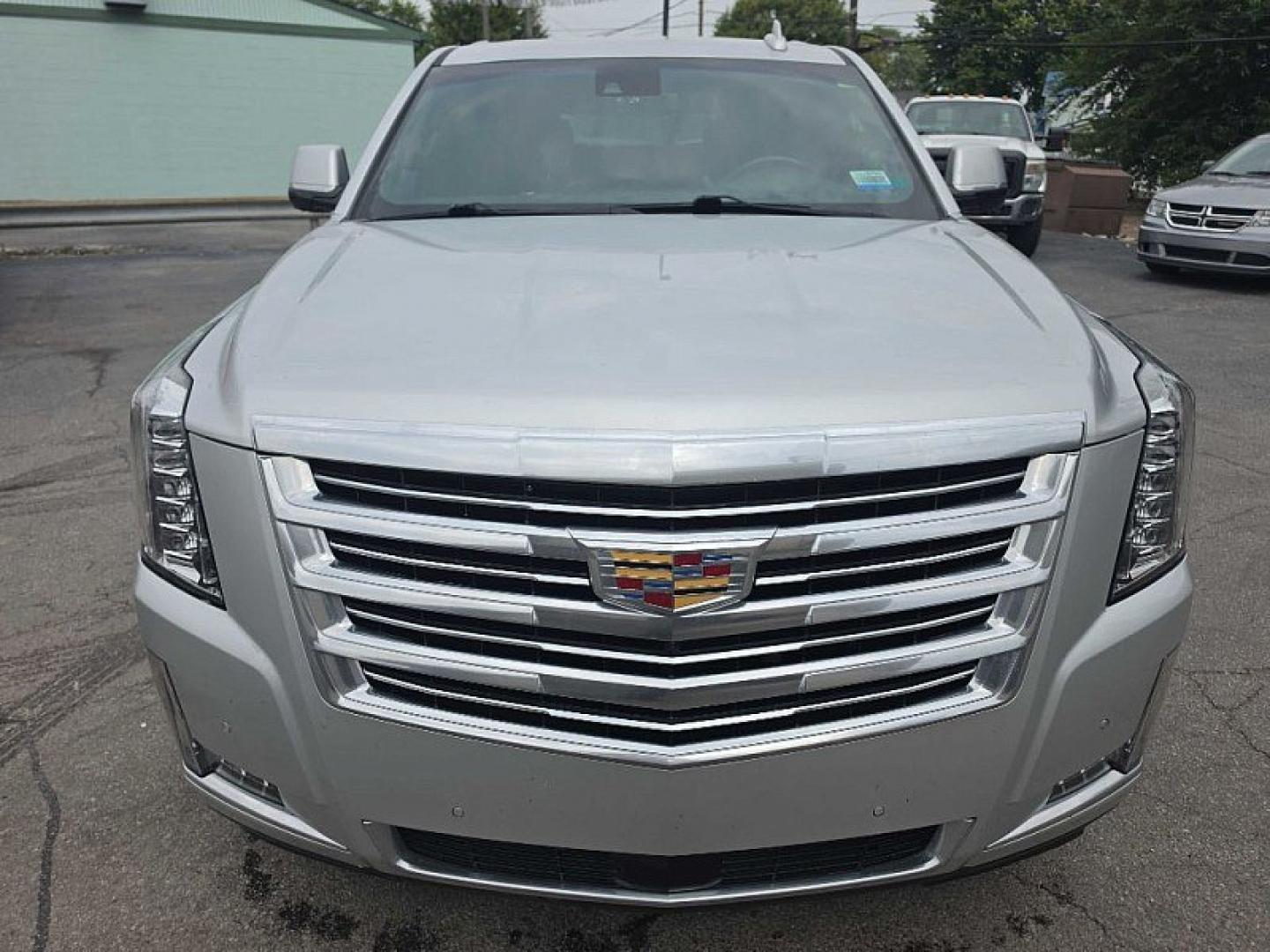 2019 SILVER /BLACK Cadillac Escalade Platinum 4WD (1GYS4DKJXKR) with an 6.2L V8 OHV 16V FFV engine, 10A transmission, located at 3304 Woodville Road, Northwood, OH, 43619, (419) 210-8019, 41.612694, -83.480743- Photo#7