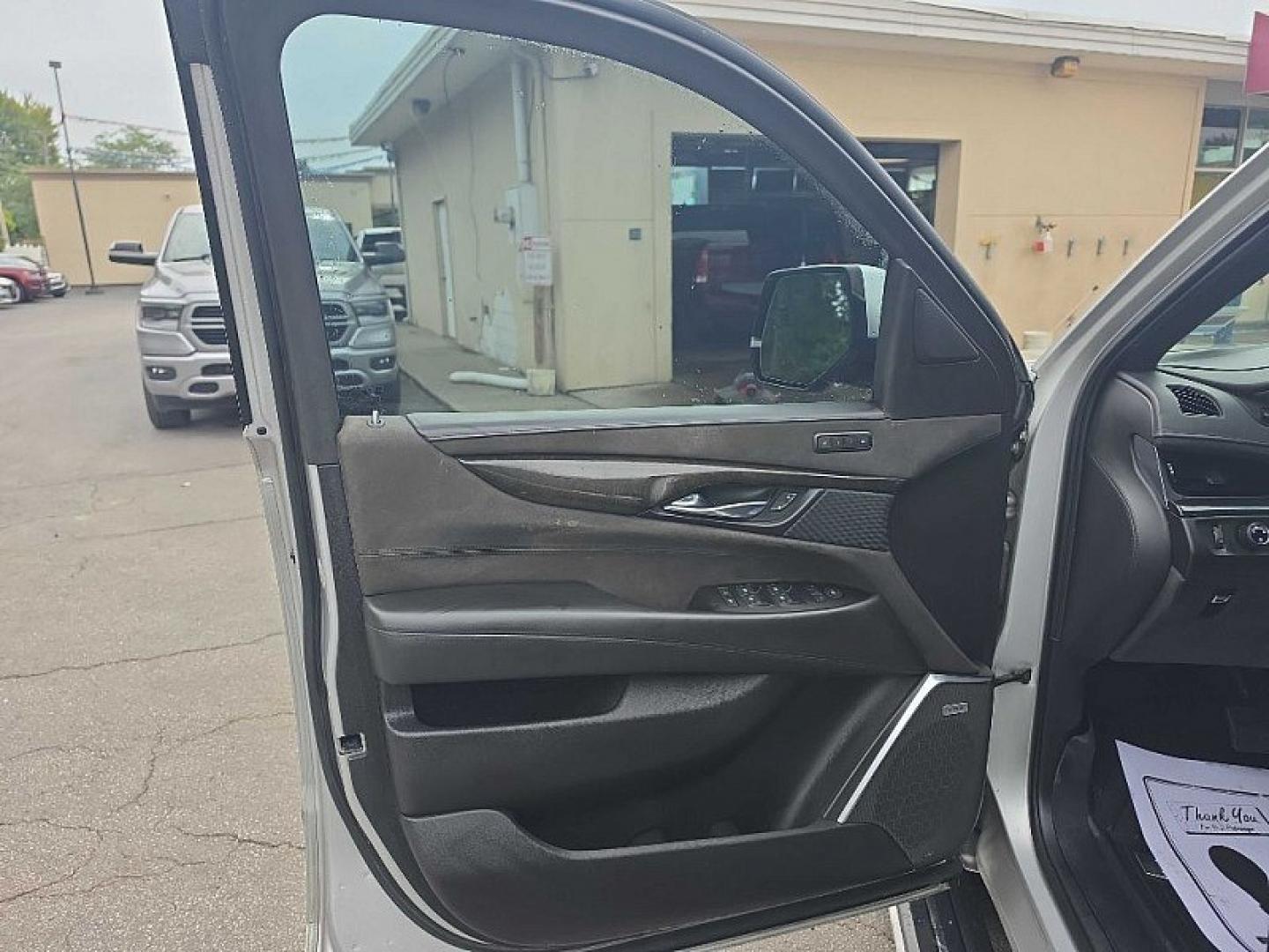 2019 SILVER /BLACK Cadillac Escalade Platinum 4WD (1GYS4DKJXKR) with an 6.2L V8 OHV 16V FFV engine, 10A transmission, located at 3304 Woodville Road, Northwood, OH, 43619, (419) 210-8019, 41.612694, -83.480743- Photo#8