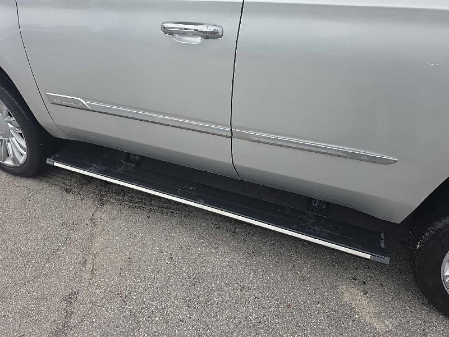 2019 SILVER /BLACK Cadillac Escalade Platinum 4WD (1GYS4DKJXKR) with an 6.2L V8 OHV 16V FFV engine, 10A transmission, located at 3304 Woodville Road, Northwood, OH, 43619, (419) 210-8019, 41.612694, -83.480743- Photo#11