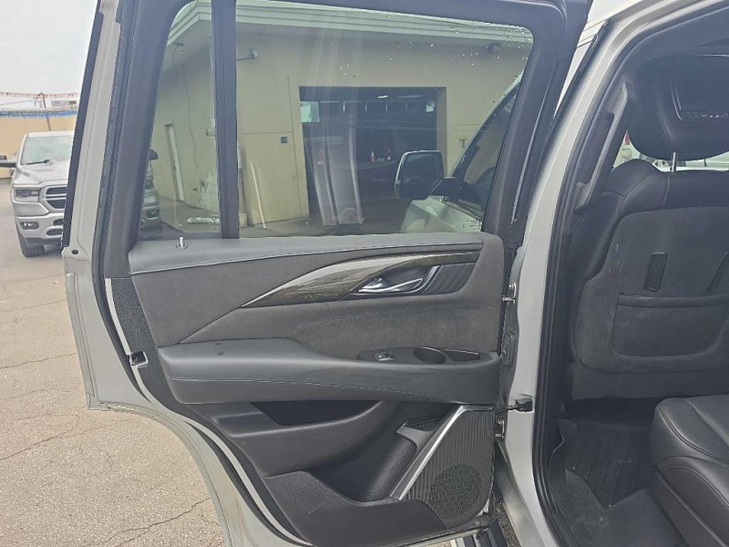 2019 SILVER /BLACK Cadillac Escalade Platinum 4WD (1GYS4DKJXKR) with an 6.2L V8 OHV 16V FFV engine, 10A transmission, located at 3304 Woodville Road, Northwood, OH, 43619, (419) 210-8019, 41.612694, -83.480743- Photo#12