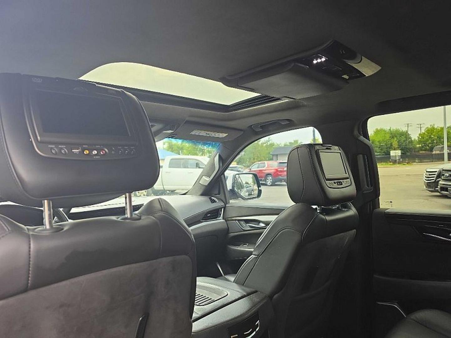 2019 SILVER /BLACK Cadillac Escalade Platinum 4WD (1GYS4DKJXKR) with an 6.2L V8 OHV 16V FFV engine, 10A transmission, located at 3304 Woodville Road, Northwood, OH, 43619, (419) 210-8019, 41.612694, -83.480743- Photo#14