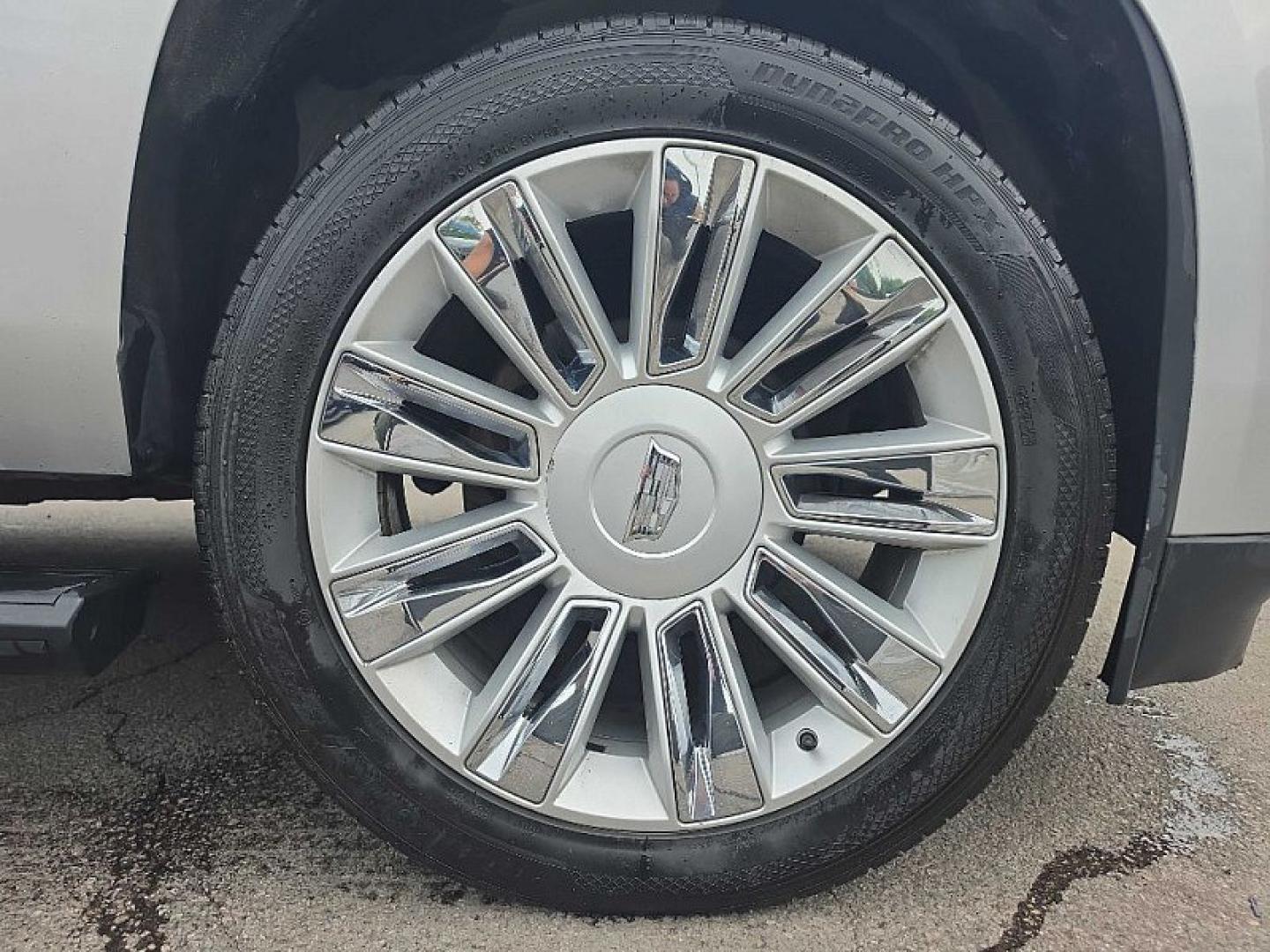 2019 SILVER /BLACK Cadillac Escalade Platinum 4WD (1GYS4DKJXKR) with an 6.2L V8 OHV 16V FFV engine, 10A transmission, located at 3304 Woodville Road, Northwood, OH, 43619, (419) 210-8019, 41.612694, -83.480743- Photo#22