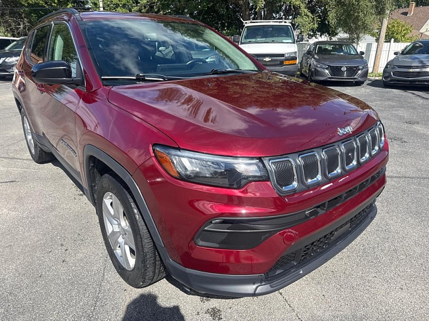 2022 MAROON /BLACK Jeep Compass Latitude 4WD (3C4NJDBB3NT) with an 2.4L L4 DOHC 16V engine, Automatic 9-Spd transmission, located at 3304 Woodville Road, Northwood, OH, 43619, (419) 210-8019, 41.612694, -83.480743- Photo#6