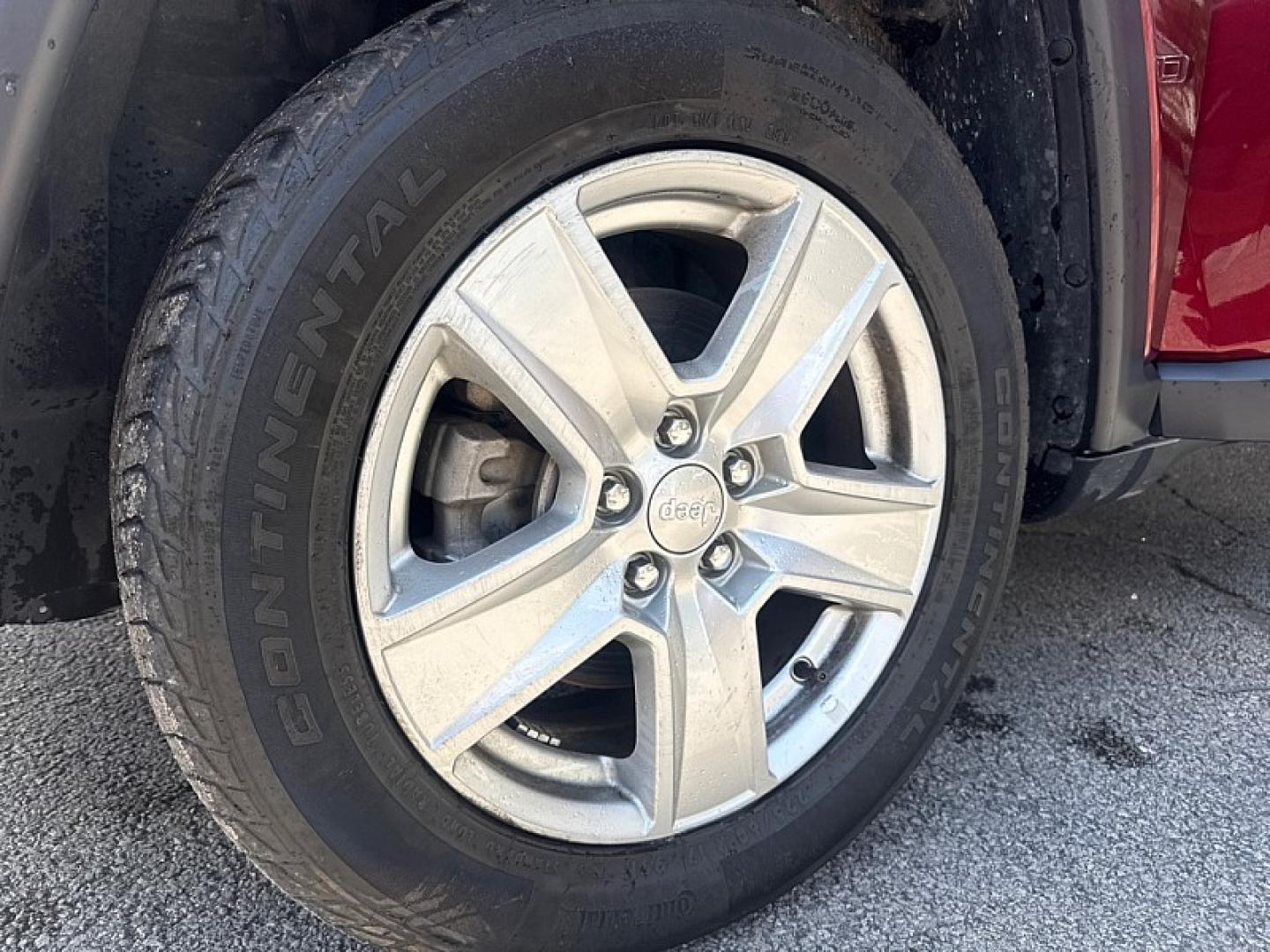 2022 MAROON /BLACK Jeep Compass Latitude 4WD (3C4NJDBB3NT) with an 2.4L L4 DOHC 16V engine, Automatic 9-Spd transmission, located at 3304 Woodville Road, Northwood, OH, 43619, (419) 210-8019, 41.612694, -83.480743- Photo#18